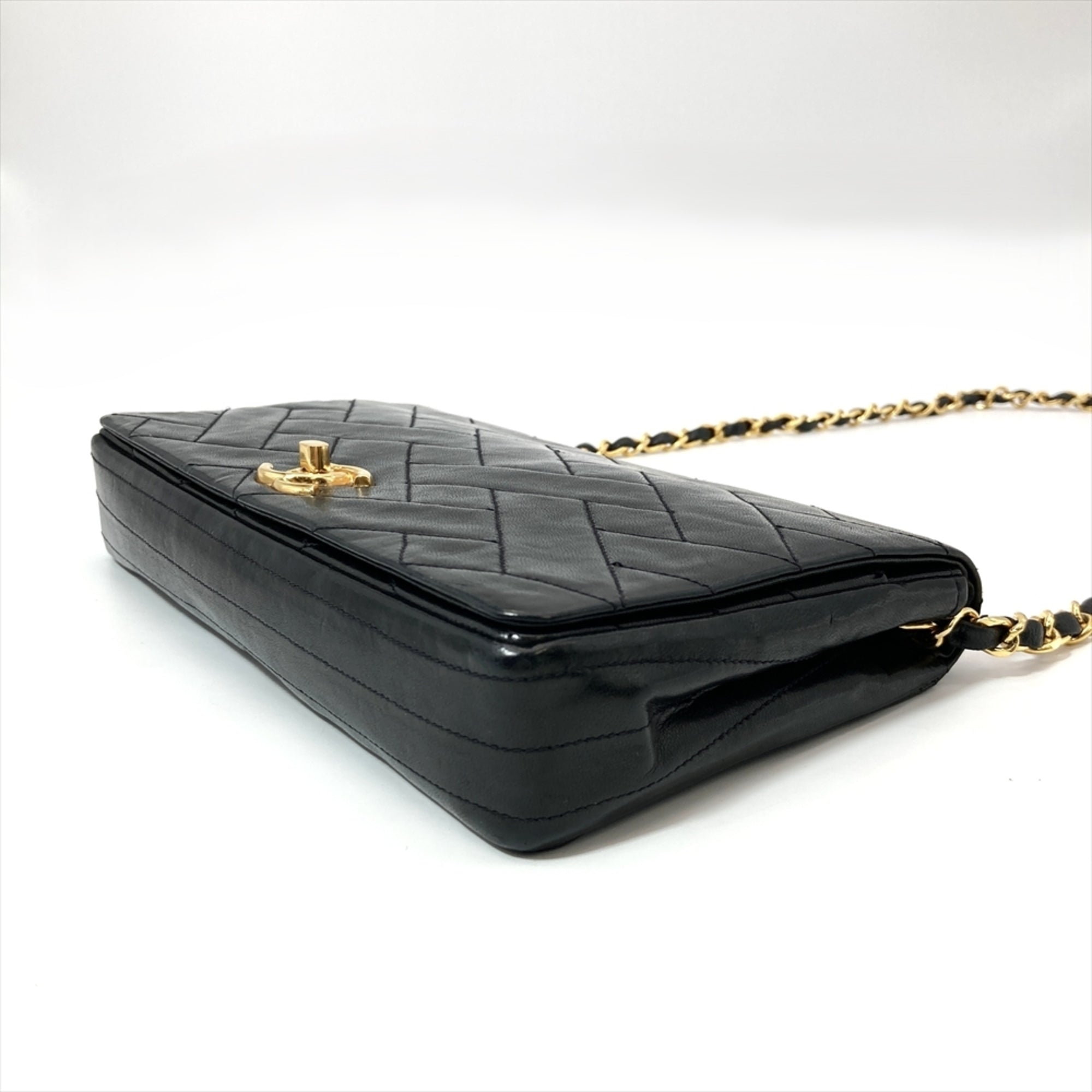Chanel Black Leather Shoulder Bag (Pre-Owned)