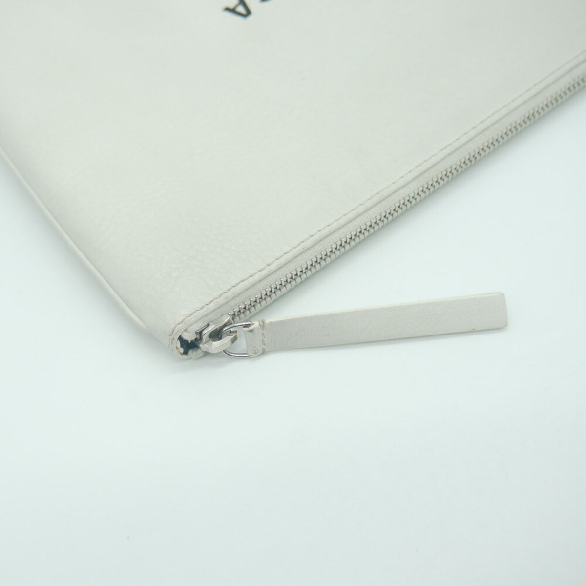 Balenciaga White Leather Clutch Bag (Pre-Owned)