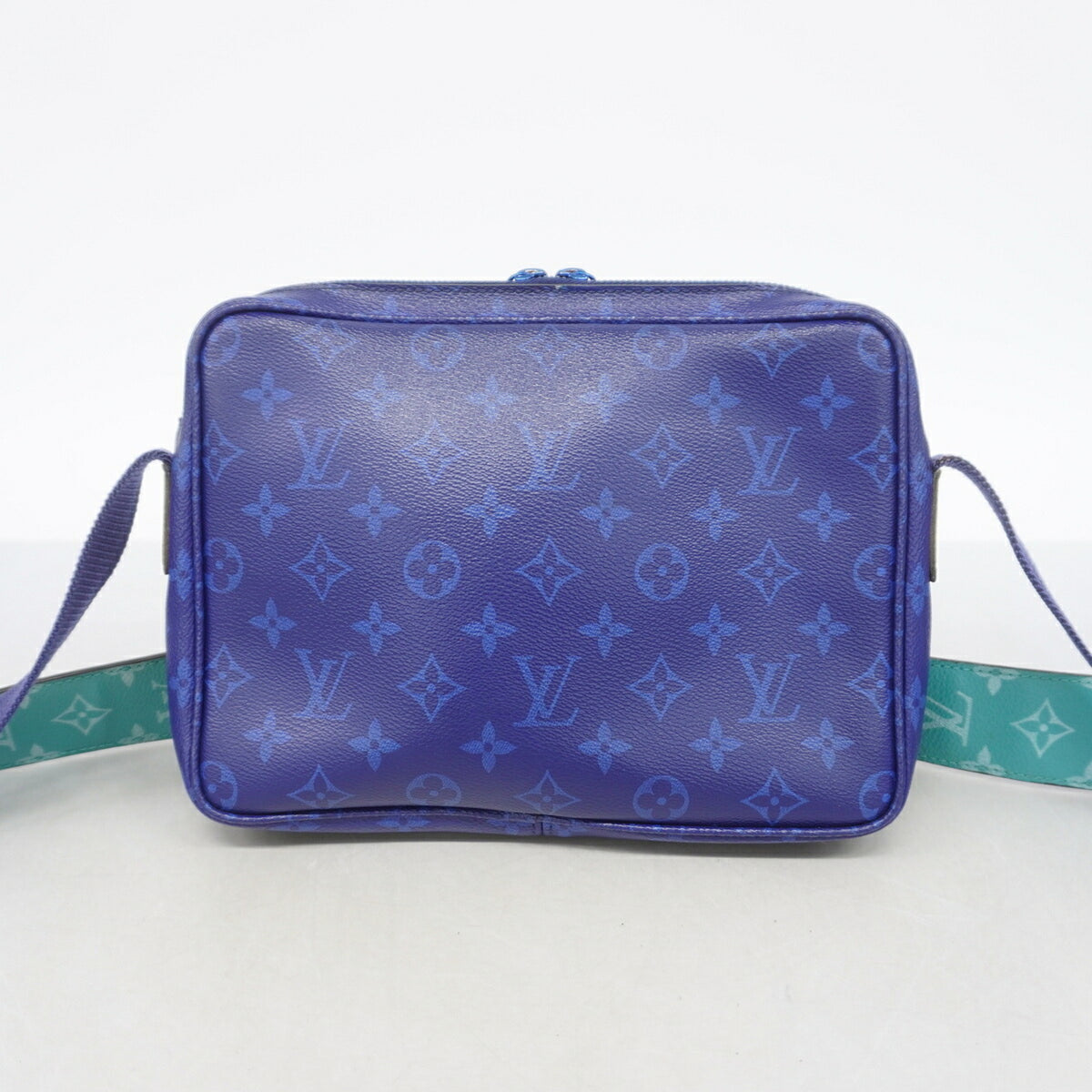 Louis Vuitton Blue Sling Bag (Pre-Owned)