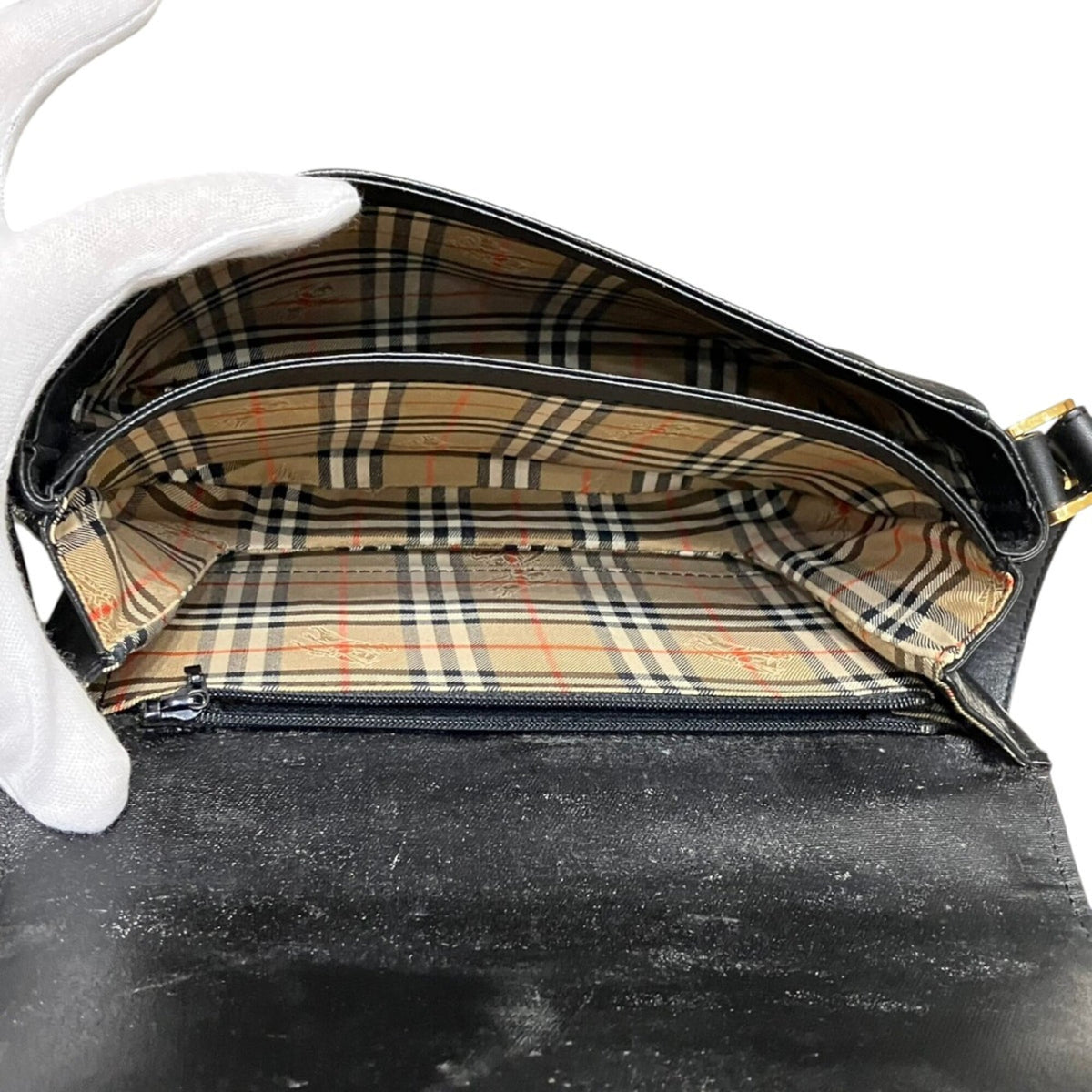 Burberry Black Leather Pouch Shoulder Bag (Pre-Owned)