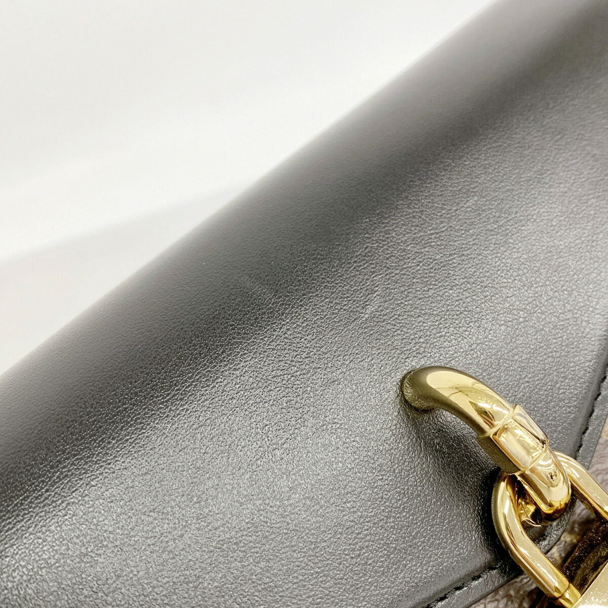 Louis Vuitton Noir Shoulder Bag (Pre-Owned)