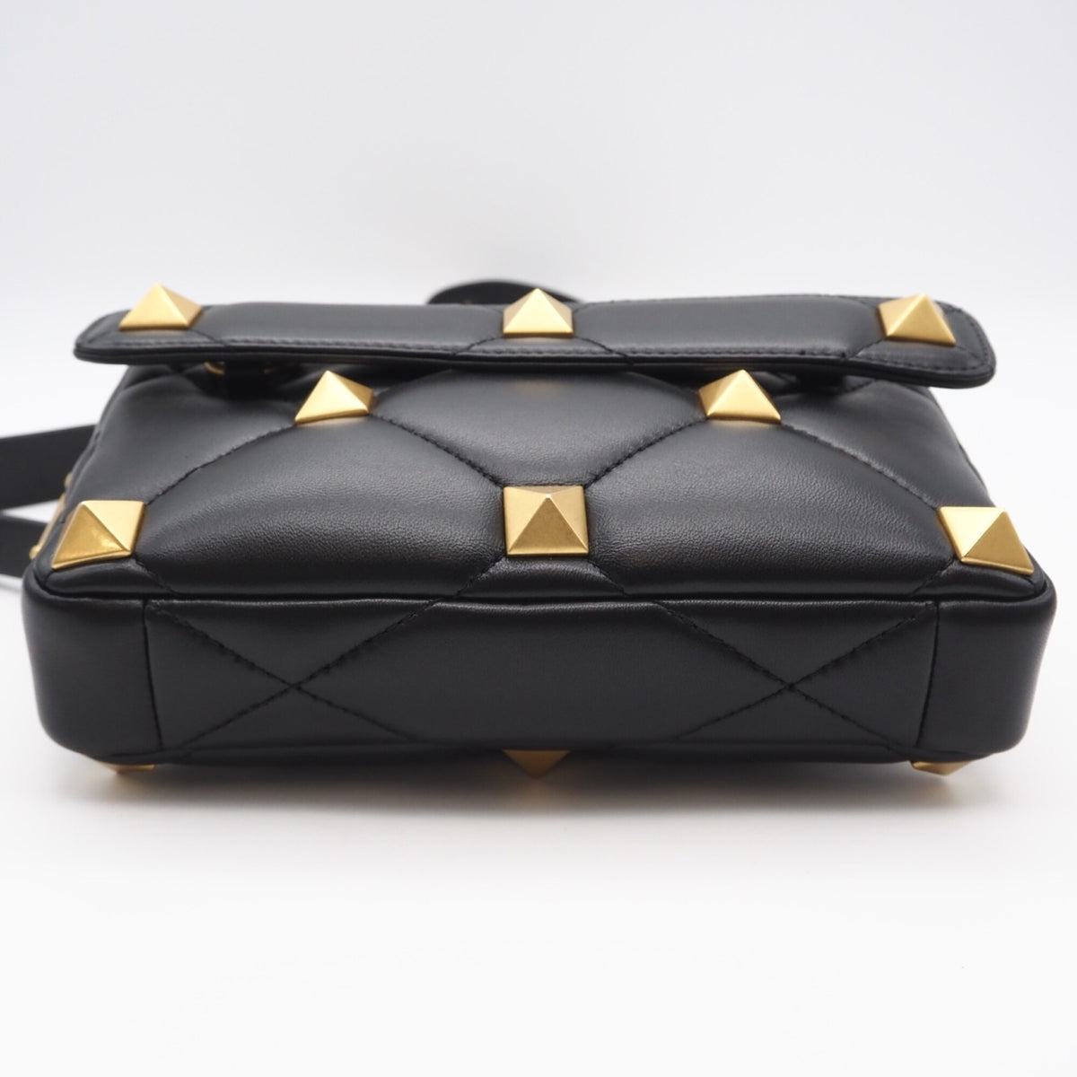 Valentino Black Leather Shoulder Bag (Pre-Owned)