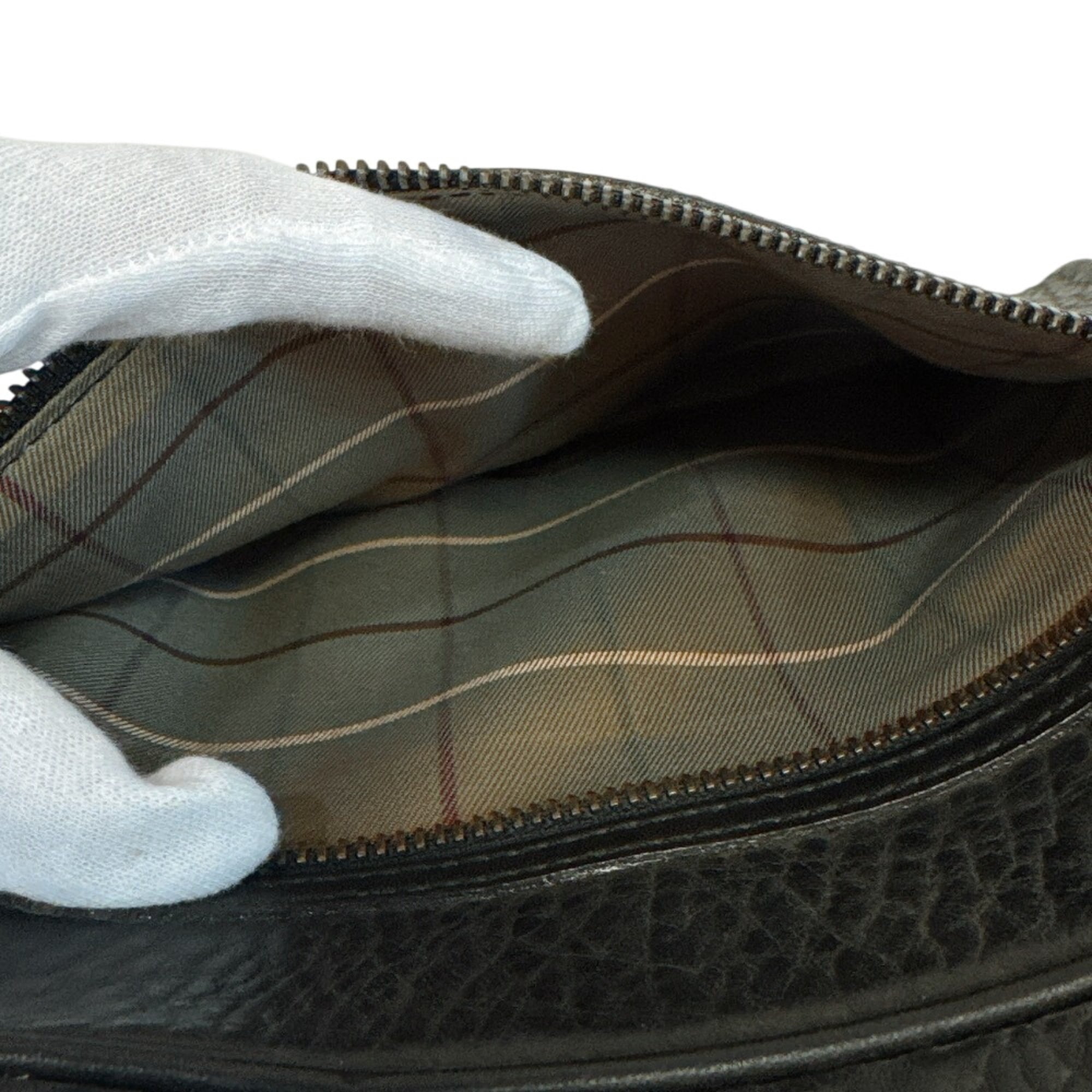 Burberry Black Leather Clutch Bag (Pre-Owned)