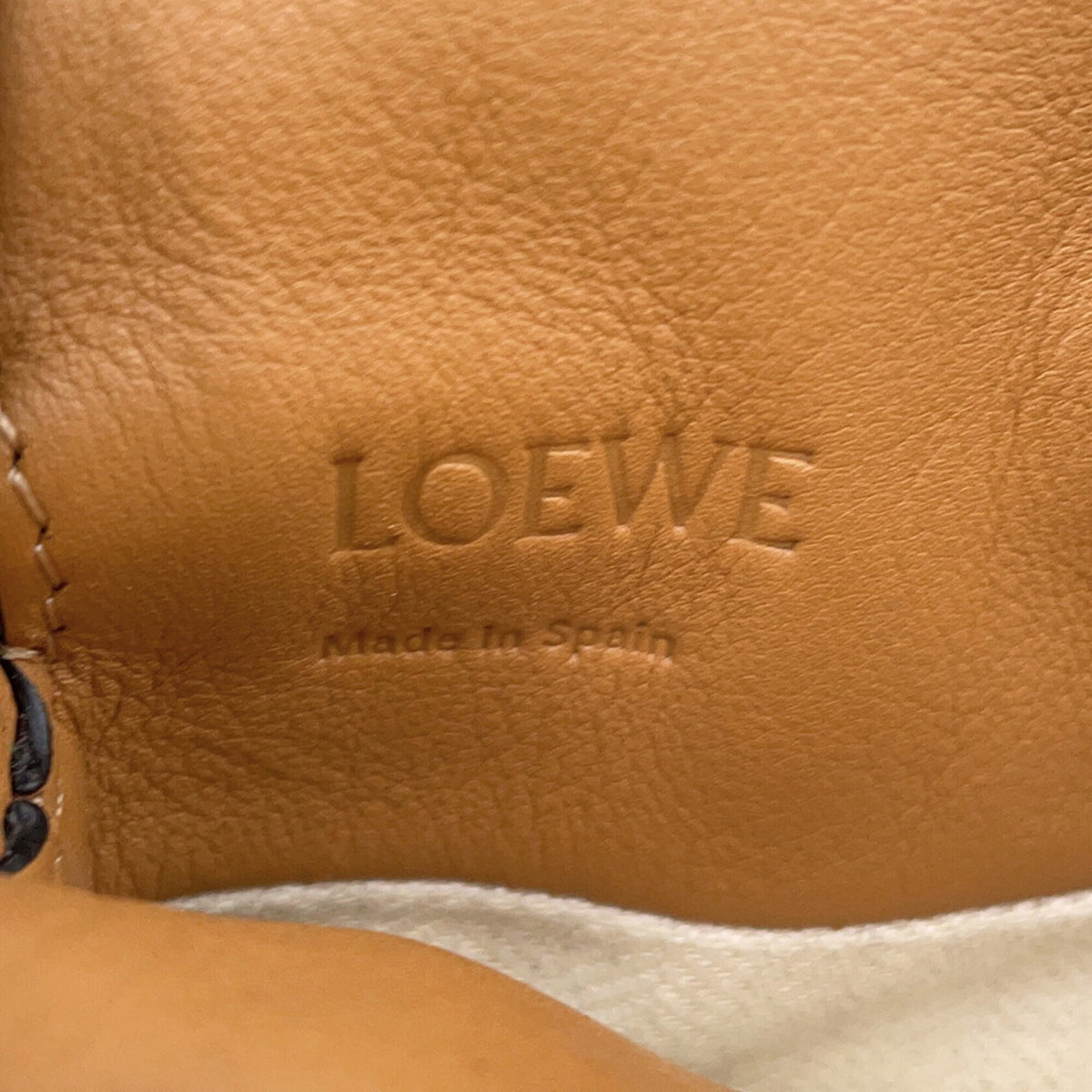 Loewe Camel Leather Shoulder Bag (Pre-Owned)