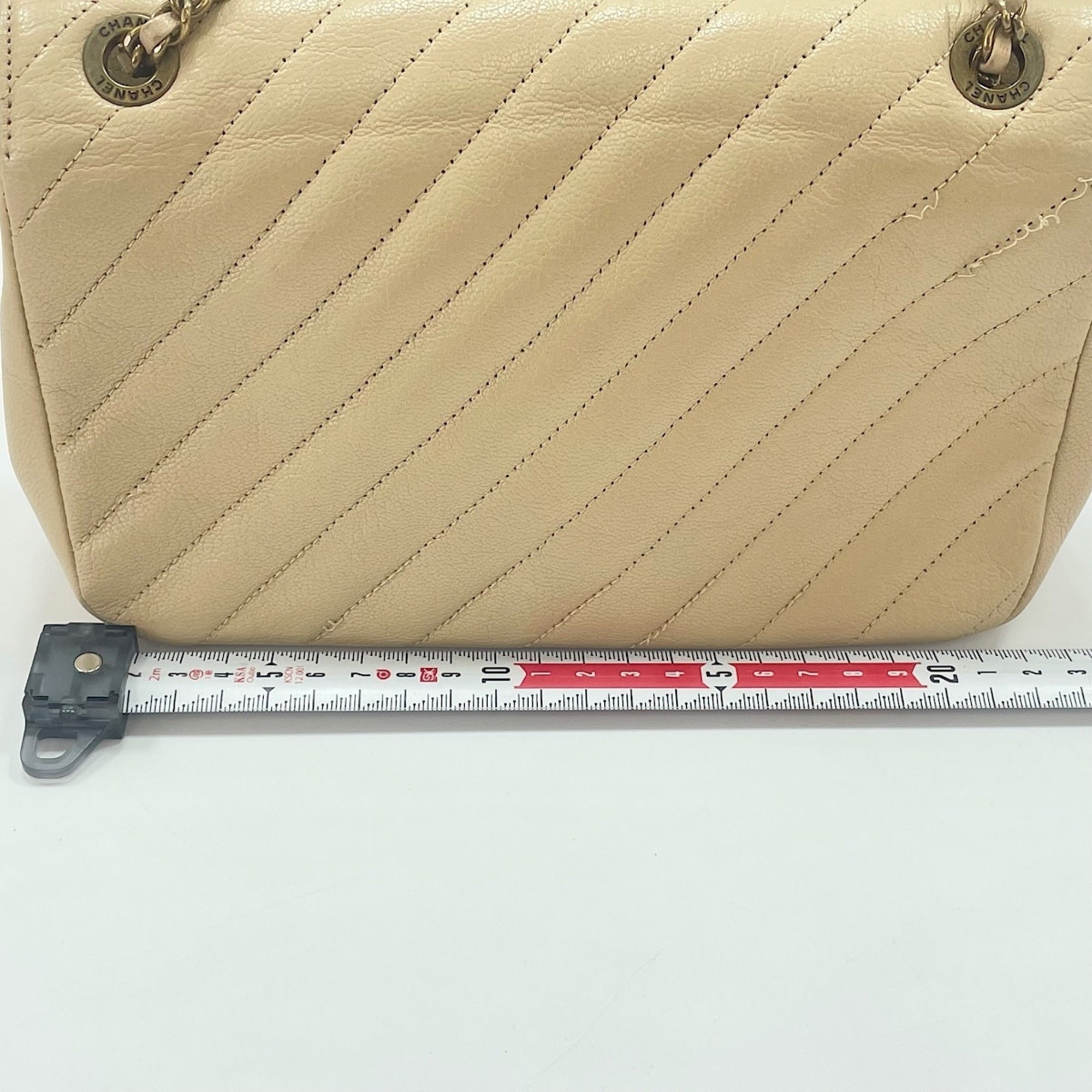 Chanel Beige Shoulder Bag (Pre-Owned)