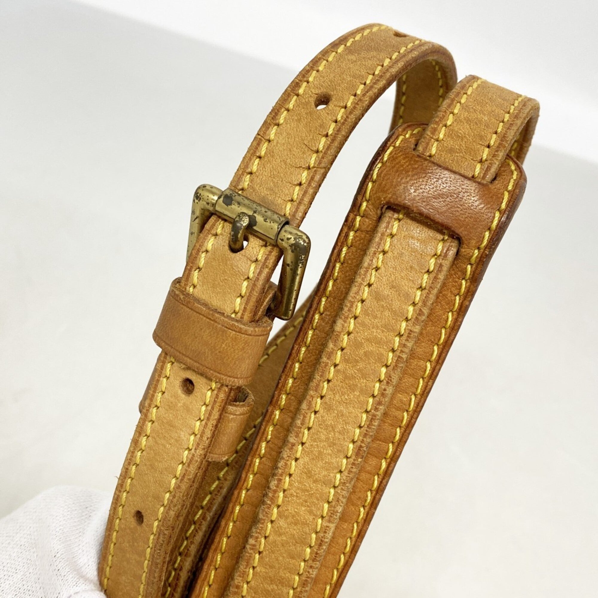 Louis Vuitton Brown Shoulder Bag (Pre-Owned)