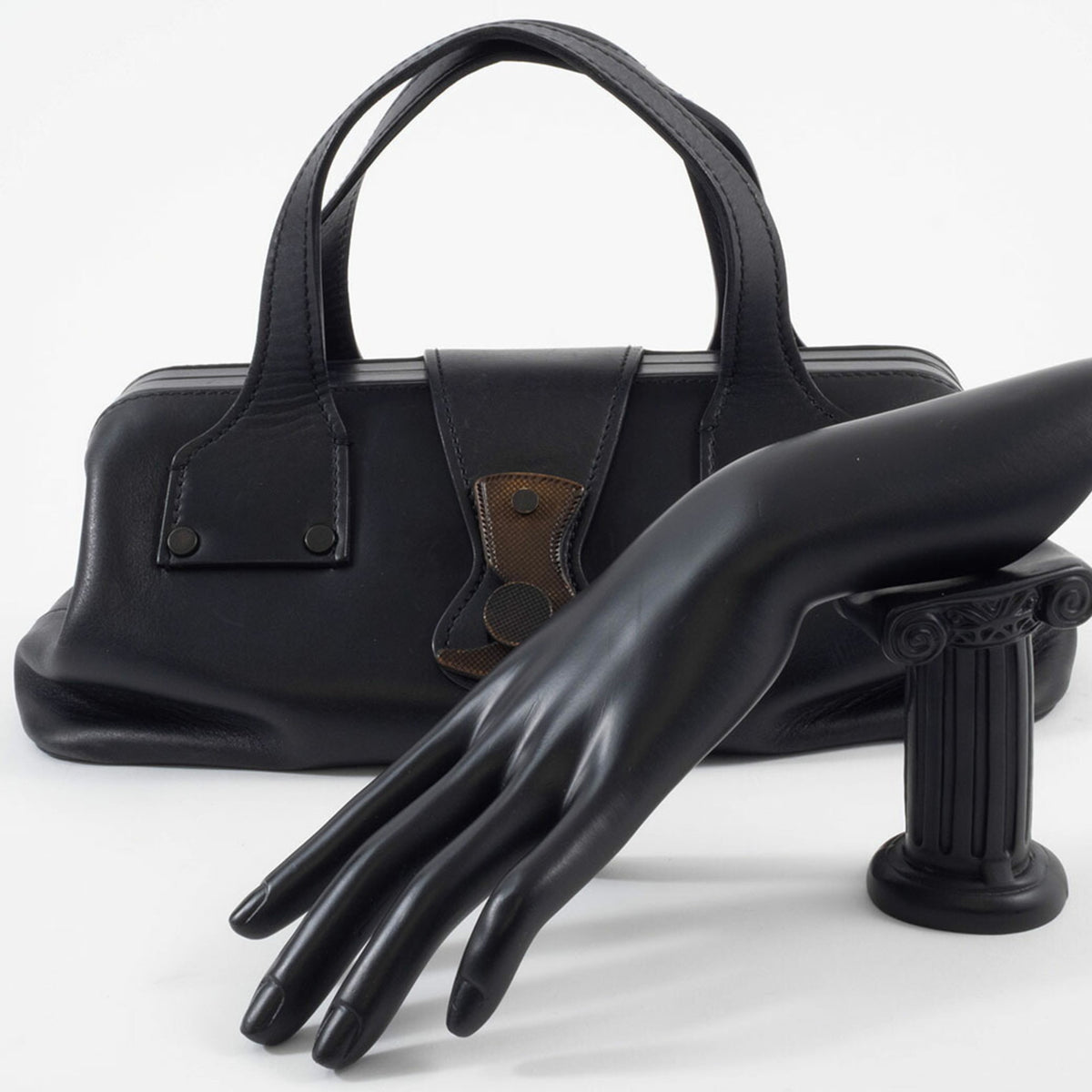 Gucci Black Leather Handbag (Pre-Owned)