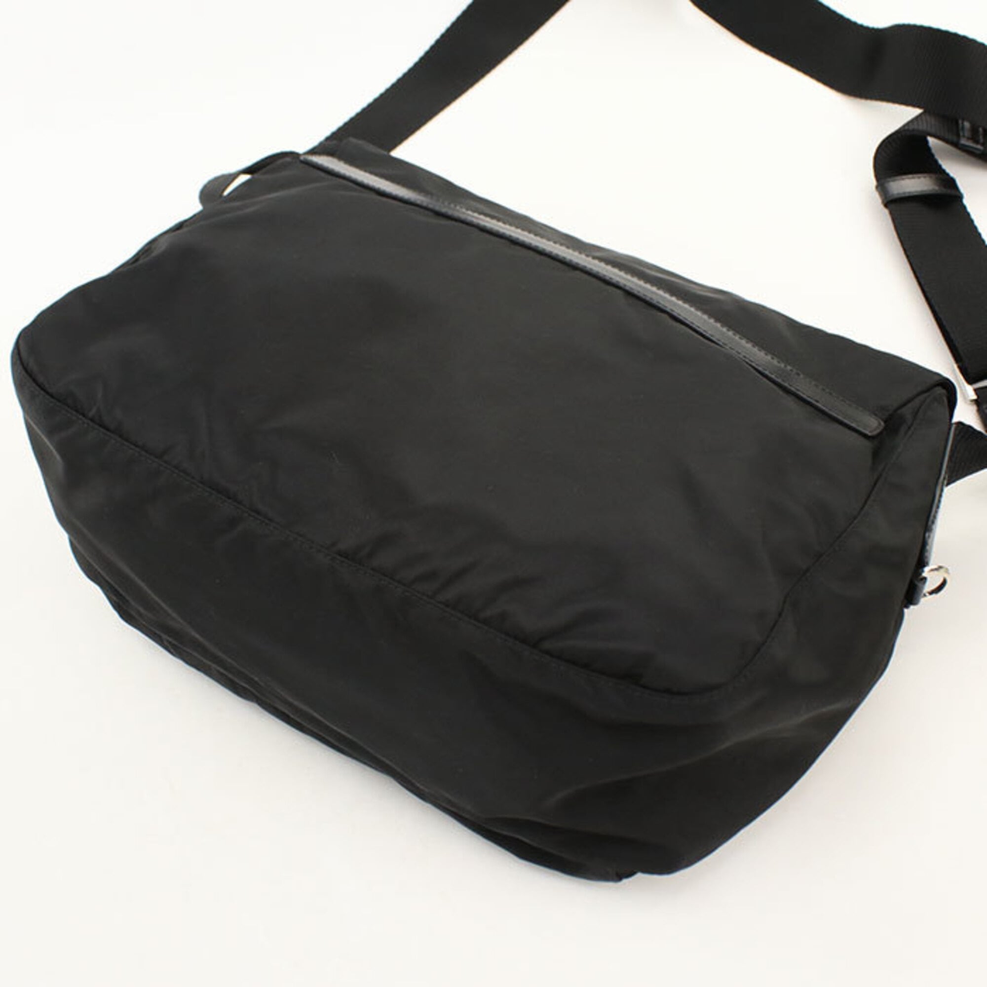 Prada Black Nylon Shoulder Bag (Pre-Owned)