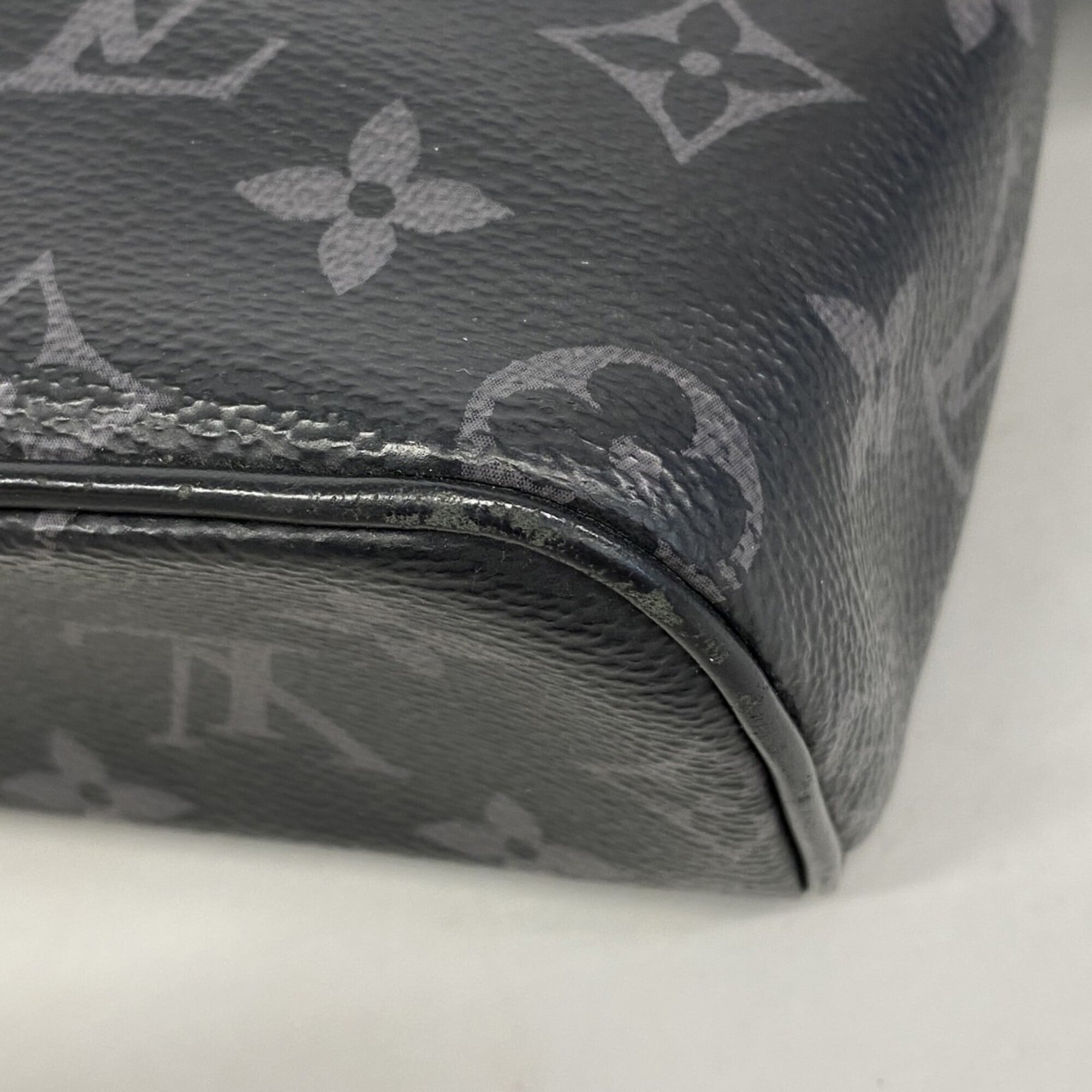 Louis Vuitton Black Shoulder Bag (Pre-Owned)