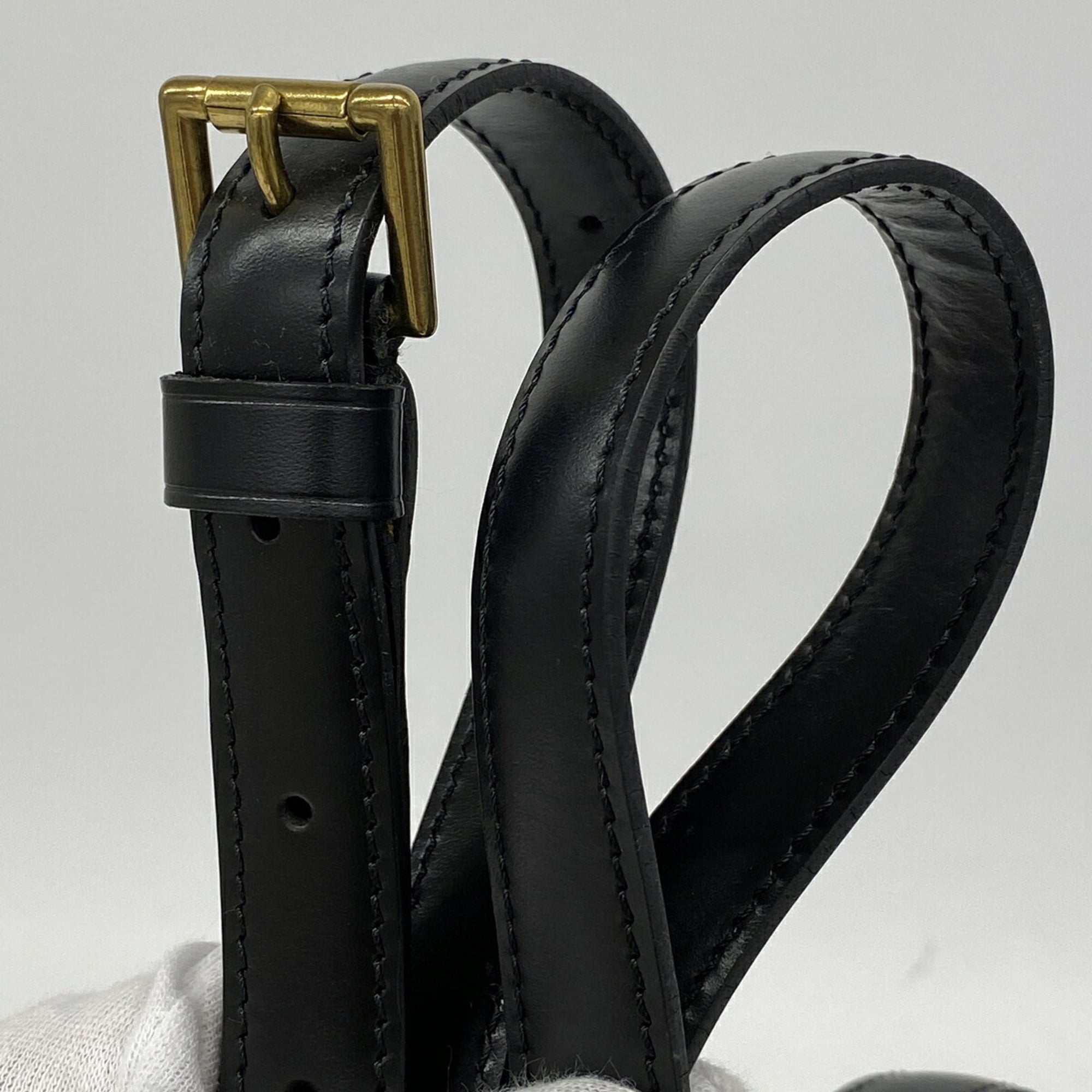 Louis Vuitton Noir Shoulder Bag (Pre-Owned)