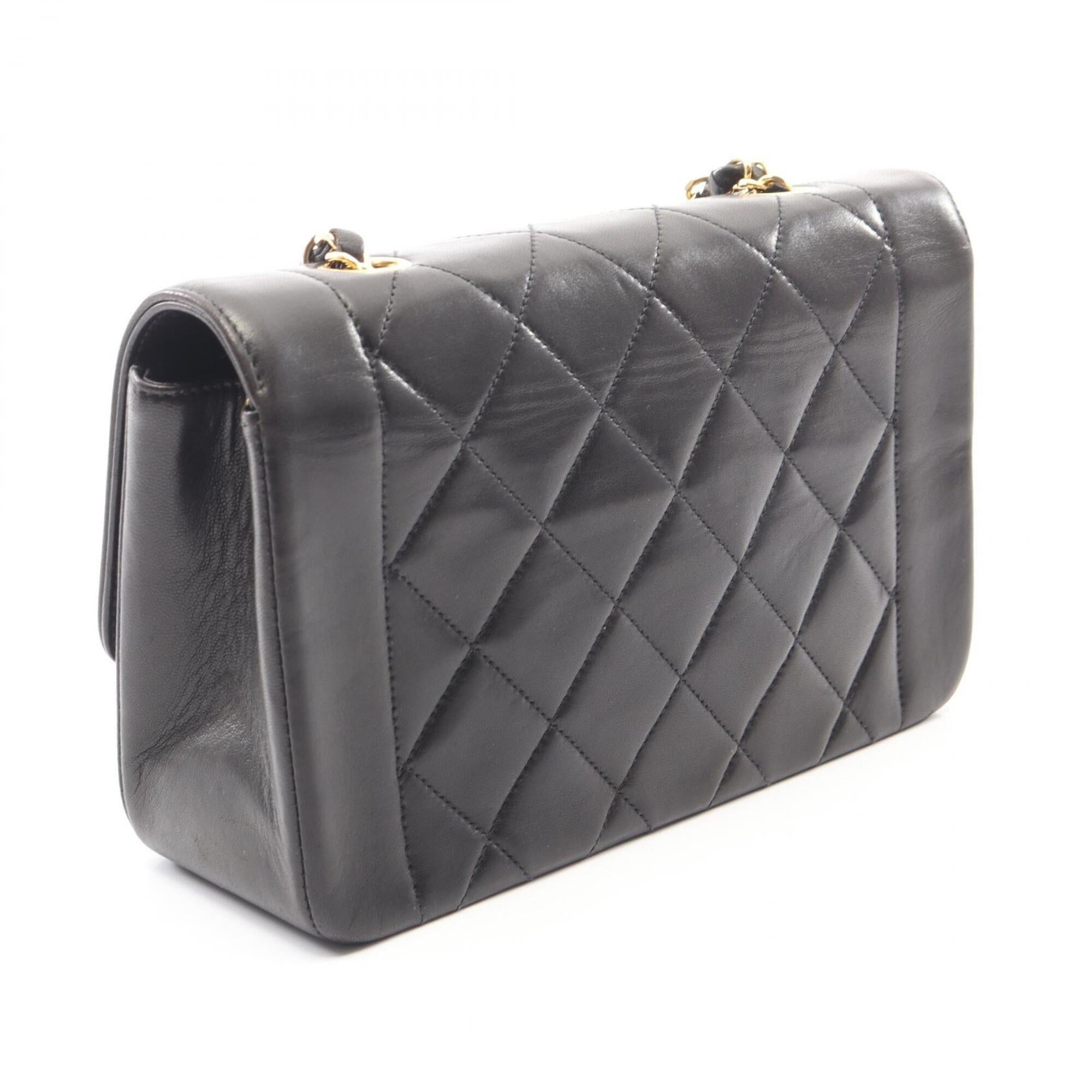 Chanel Matelasse Black Leather Handbag Shoulder Bag (Pre-Owned)