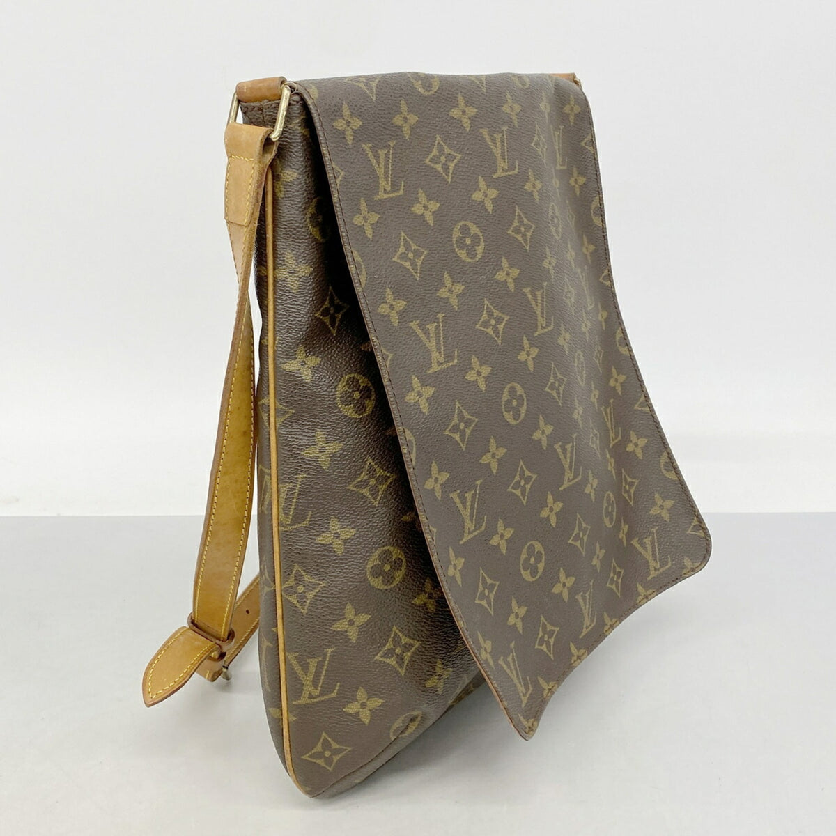 Louis Vuitton Brown Shoulder Bag (Pre-Owned)