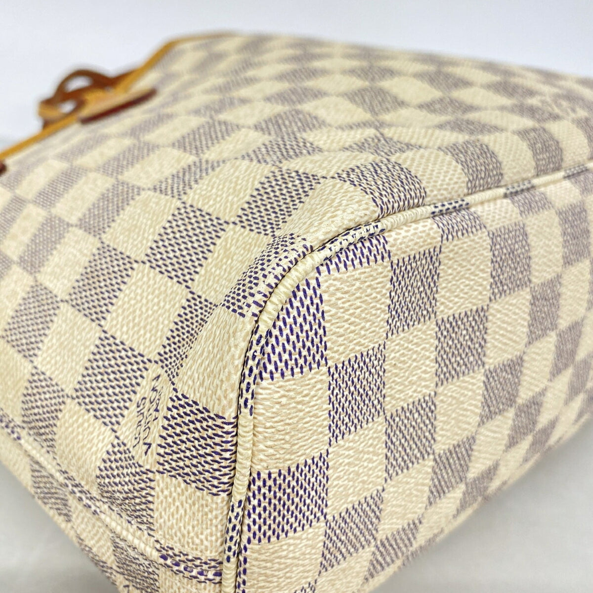 Louis Vuitton White Tote Bag (Pre-Owned)
