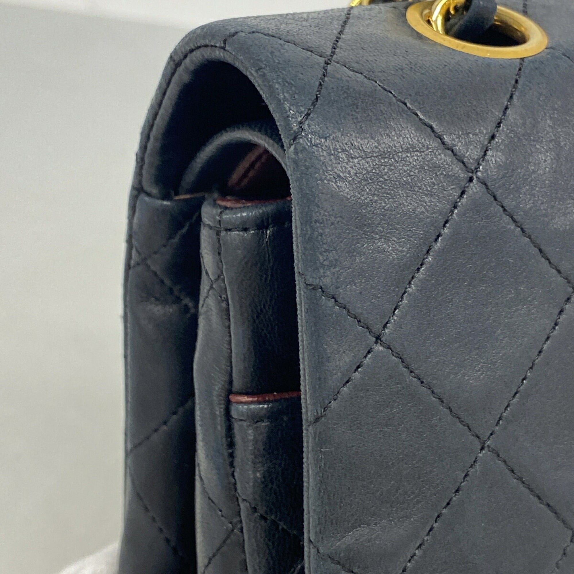 Chanel Black Leather Shoulder Bag (Pre-Owned)