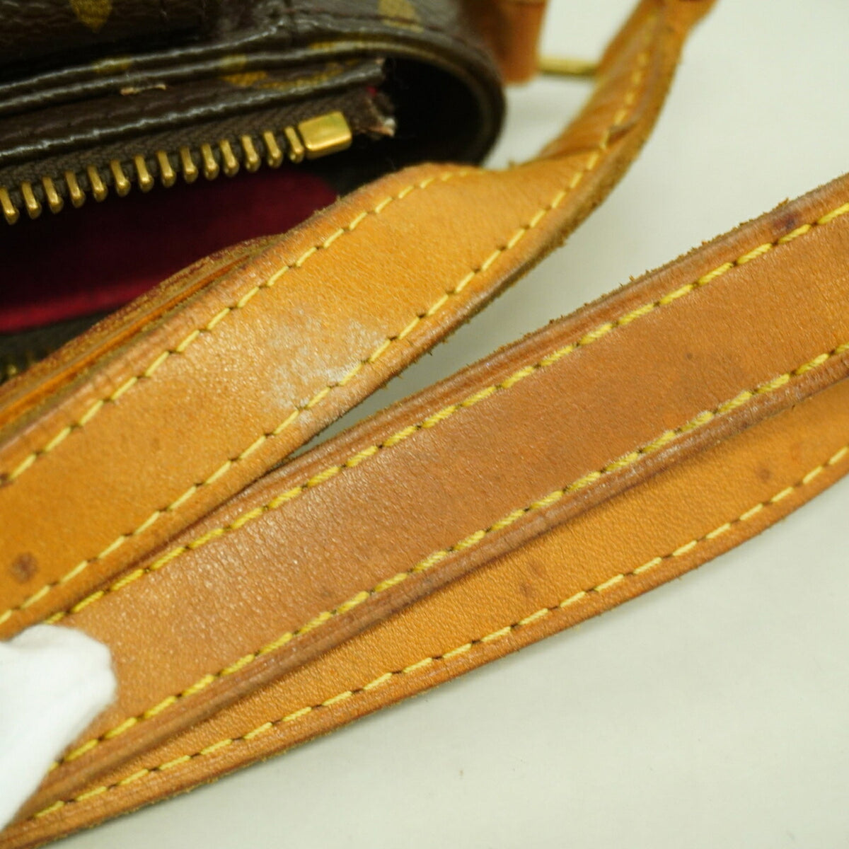 Louis Vuitton Brown Shoulder Bag (Pre-Owned)