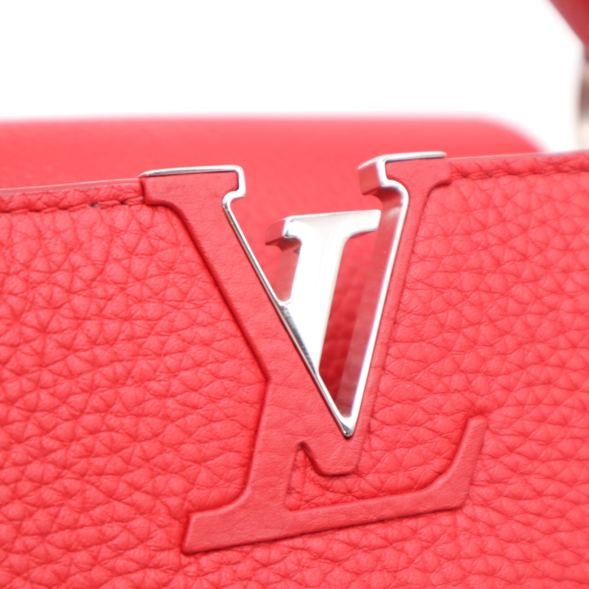 Louis Vuitton Red Color Leather Handbag Shoulder Bag (Pre-Owned)