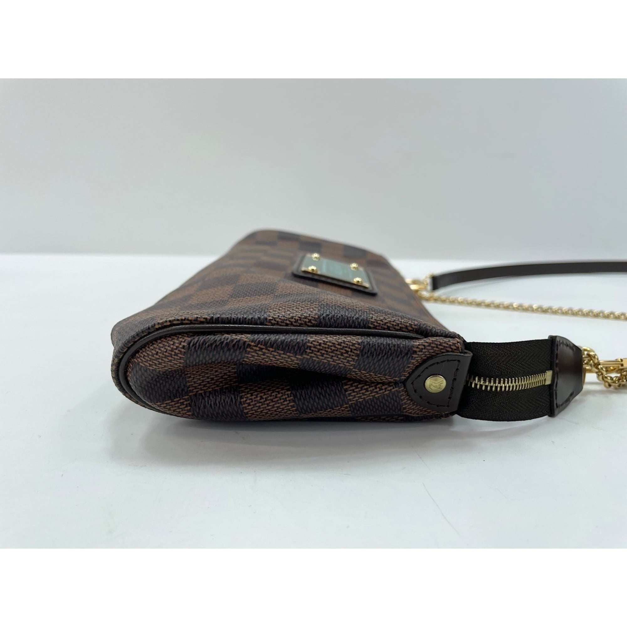 Louis Vuitton Brown Shoulder Bag (Pre-Owned)
