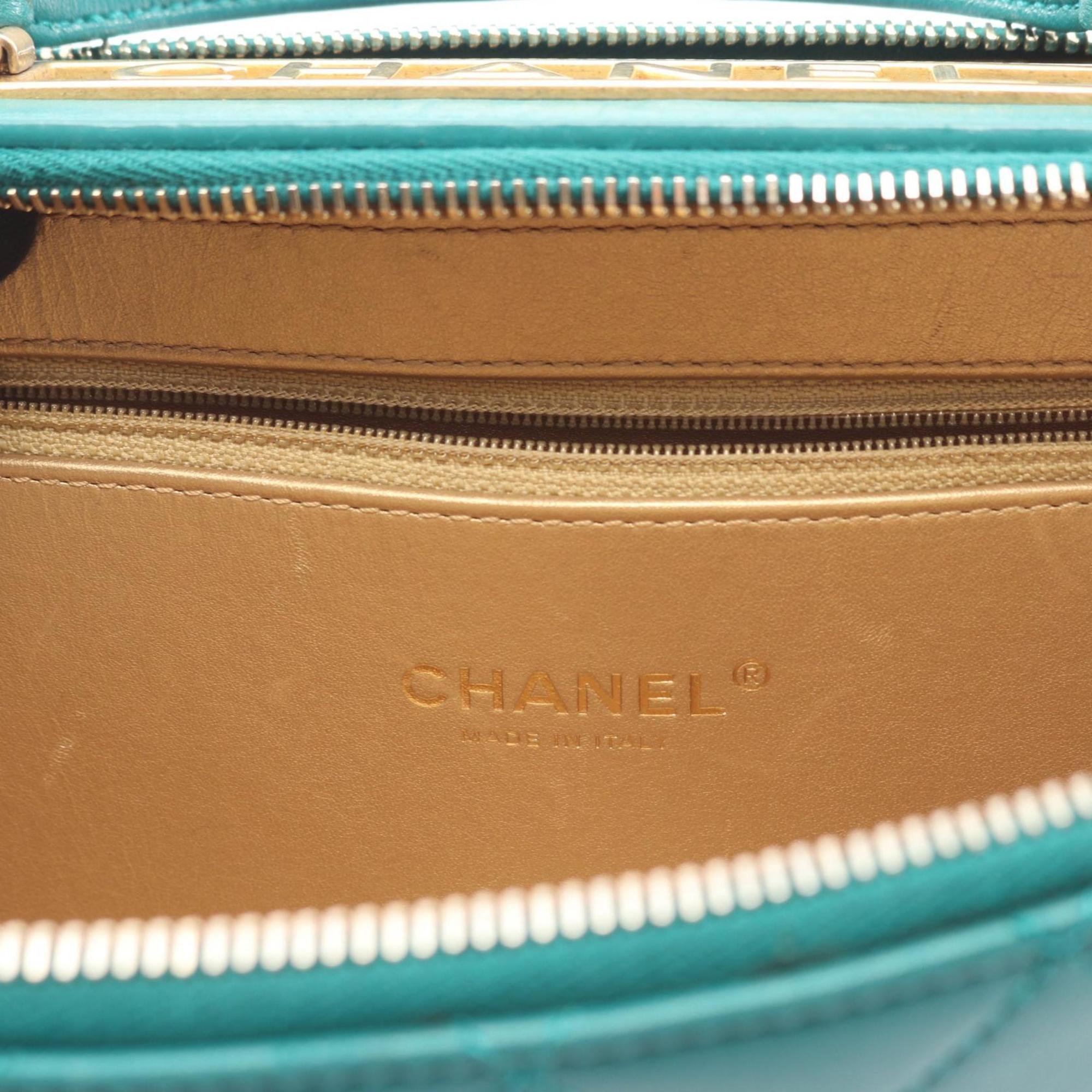 Chanel Green Leather Shoulder Bag (Pre-Owned)