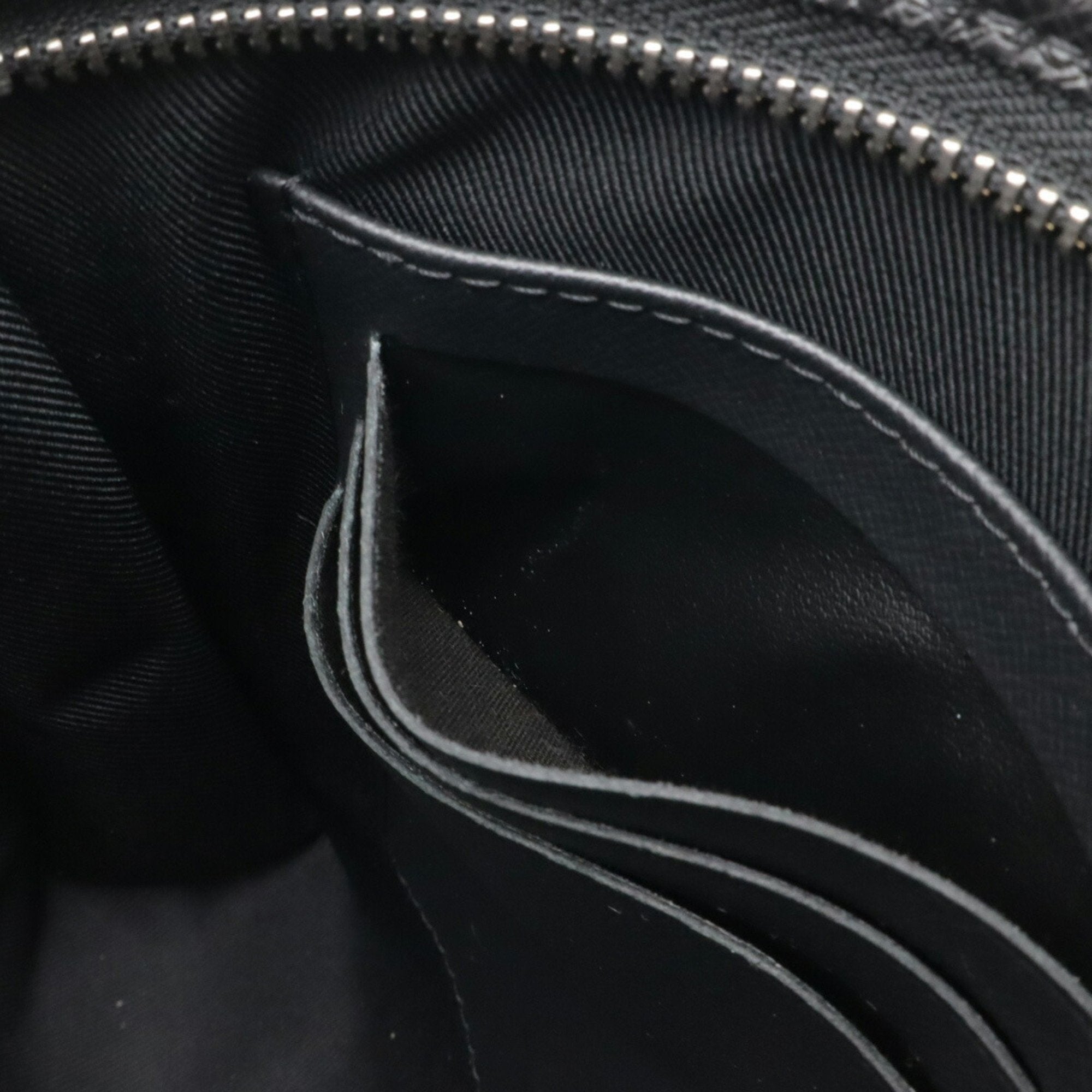 Louis Vuitton Black Noir Taiga Leather Clutch Bag Pochette (Pre-Owned)
