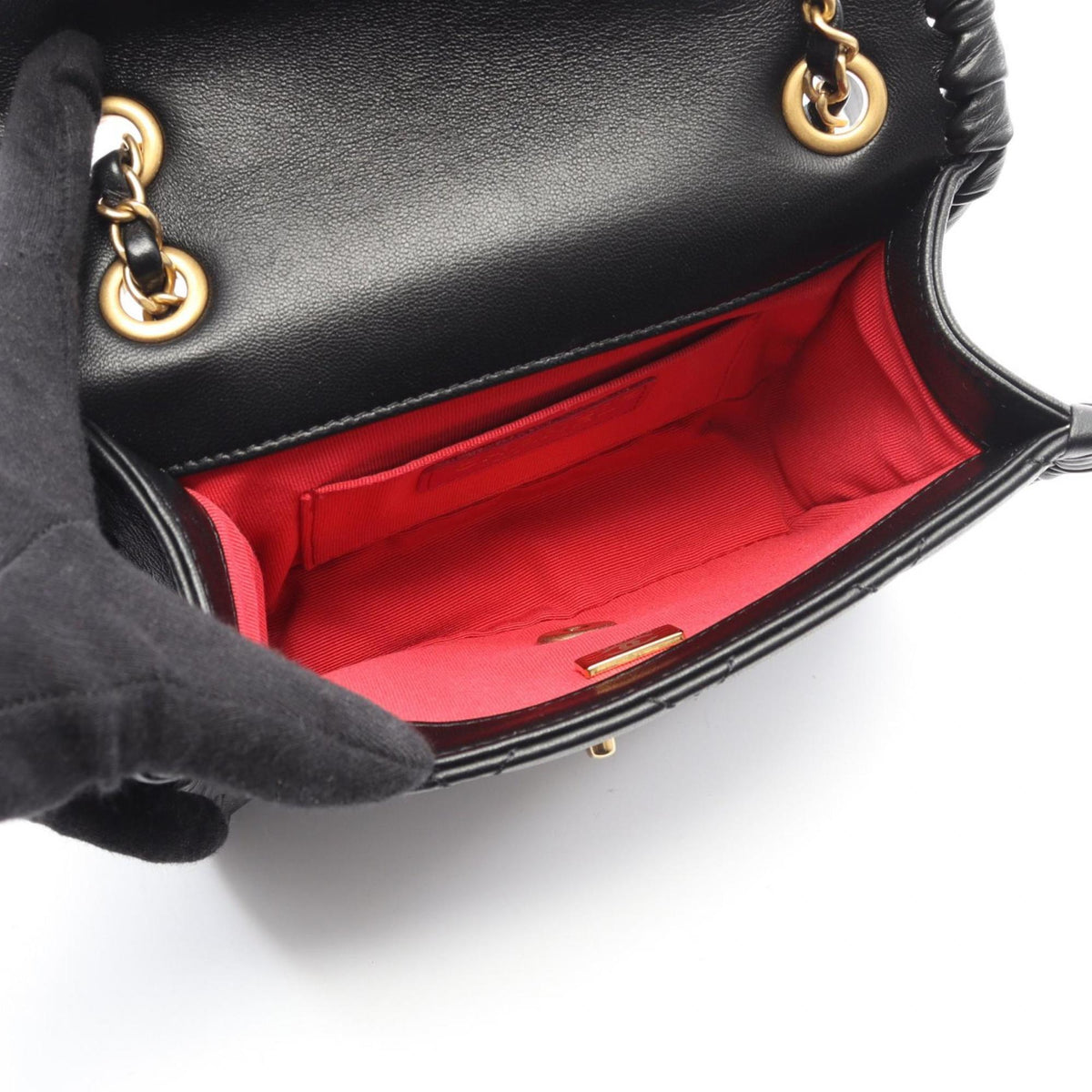 Chanel Black Leather Shoulder Bag (Pre-Owned)