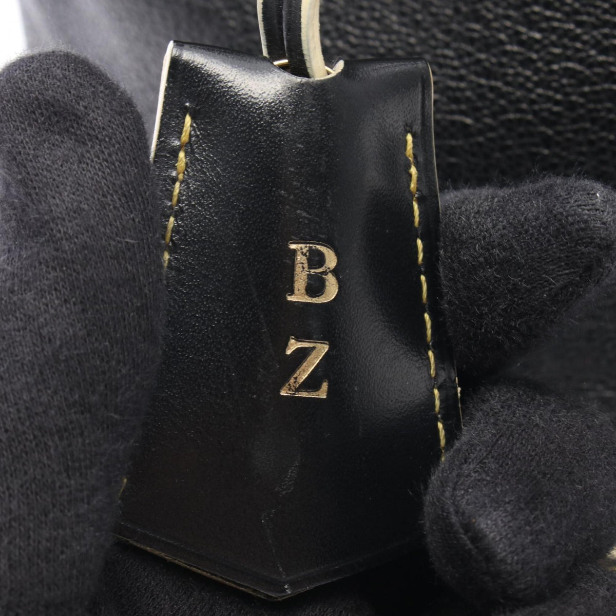 Louis Vuitton Black Leather Handbag (Pre-Owned)