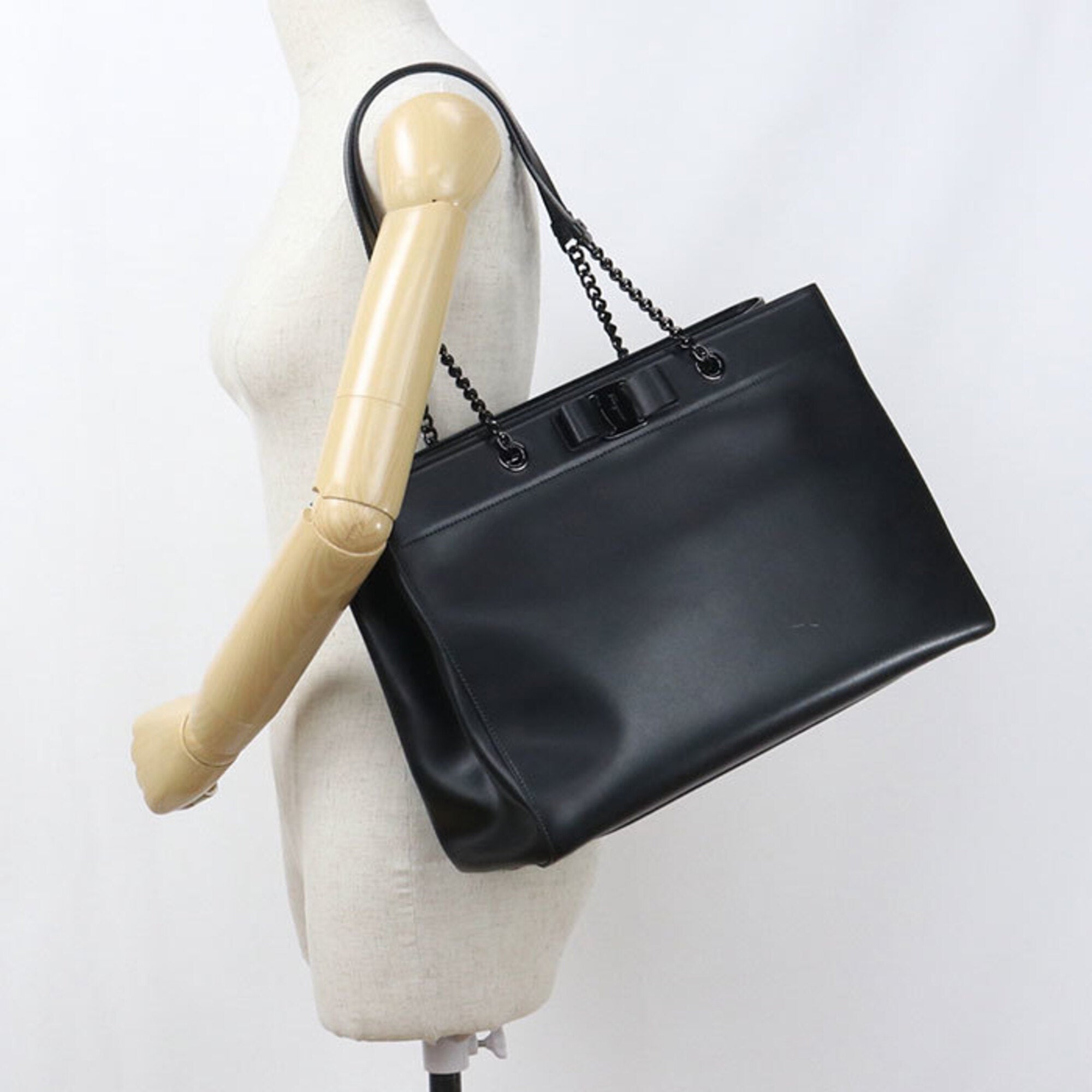 Salvatore Ferragamo Black Leather Tote Bag (Pre-Owned)