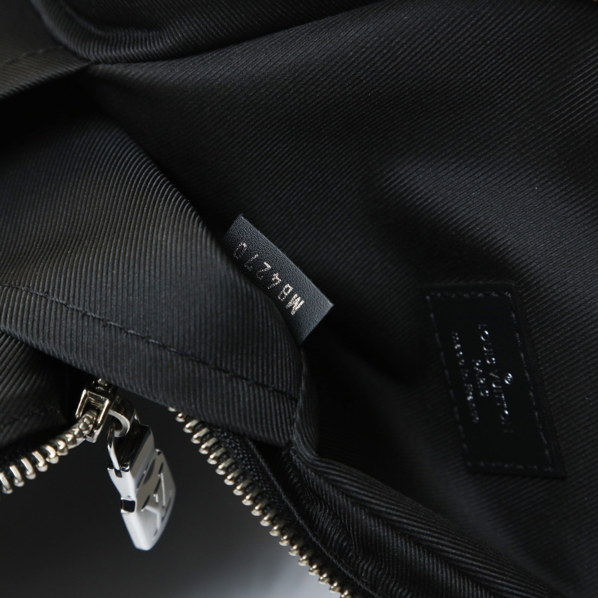 Louis Vuitton Damier Graphite Black Damier Graphite Shoulder Bag (Pre-Owned)