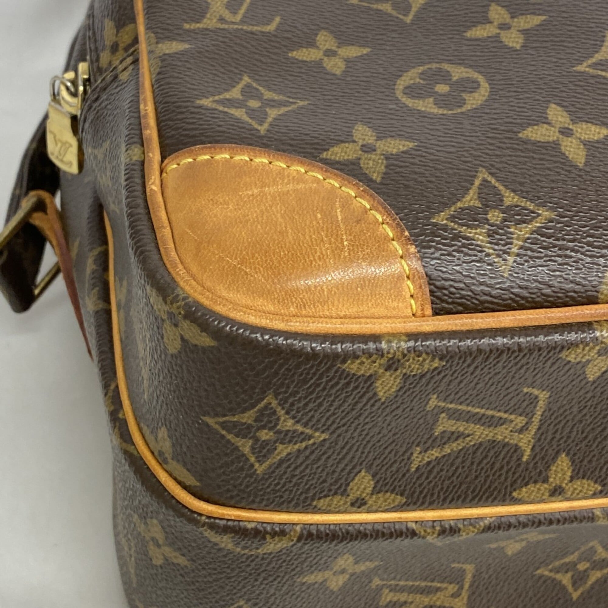 Louis Vuitton Brown Shoulder Bag (Pre-Owned)