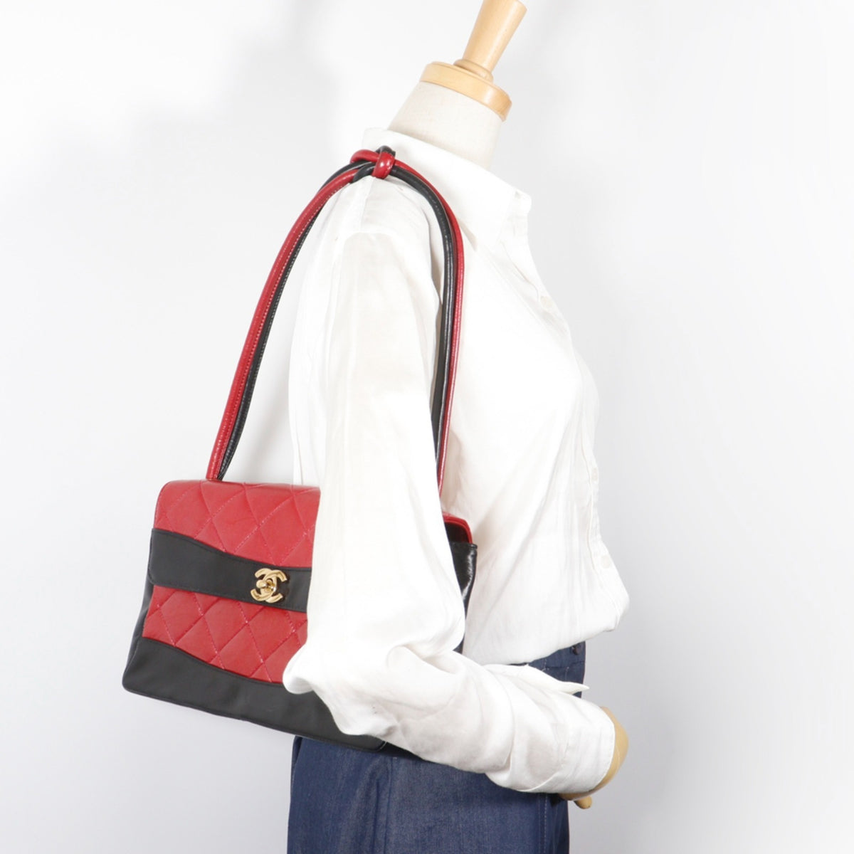 Chanel Matelasse Black Red Color Leather Shoulder Bag (Pre-Owned)