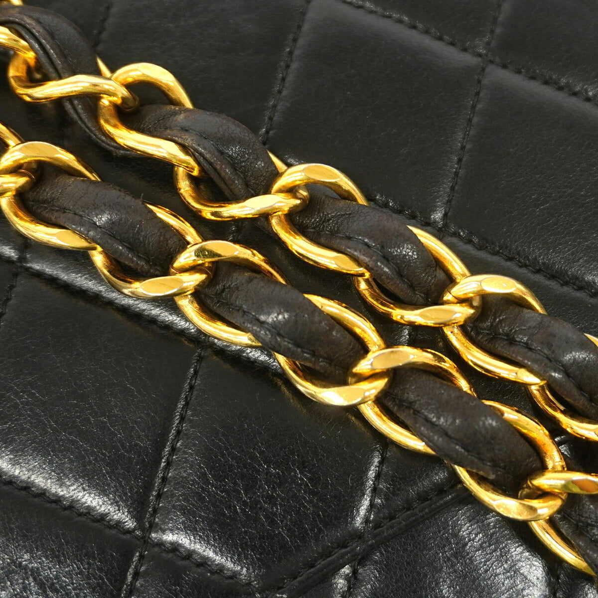 Chanel Black Leather Shoulder Bag (Pre-Owned)