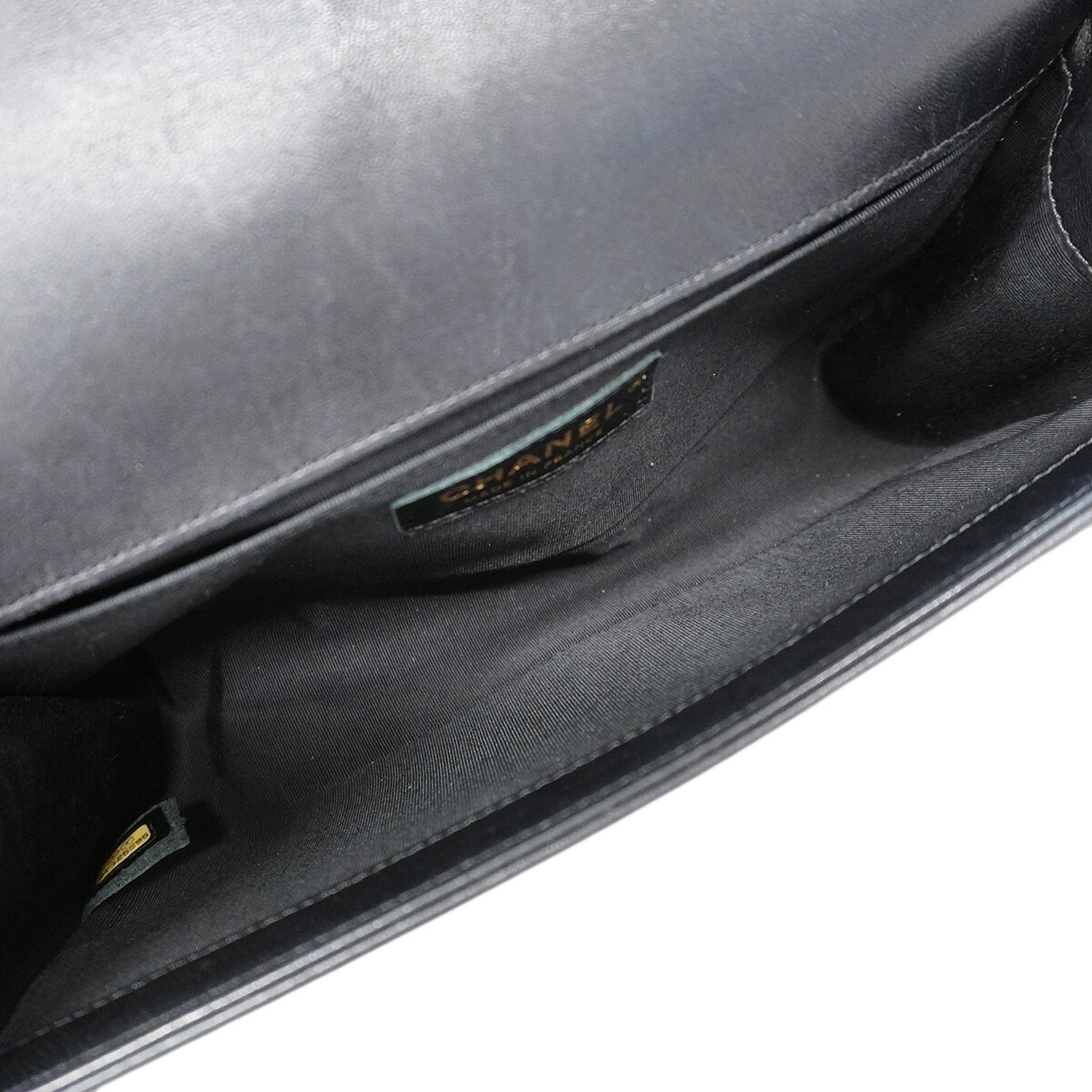 Chanel Black Leather Shoulder Bag (Pre-Owned)