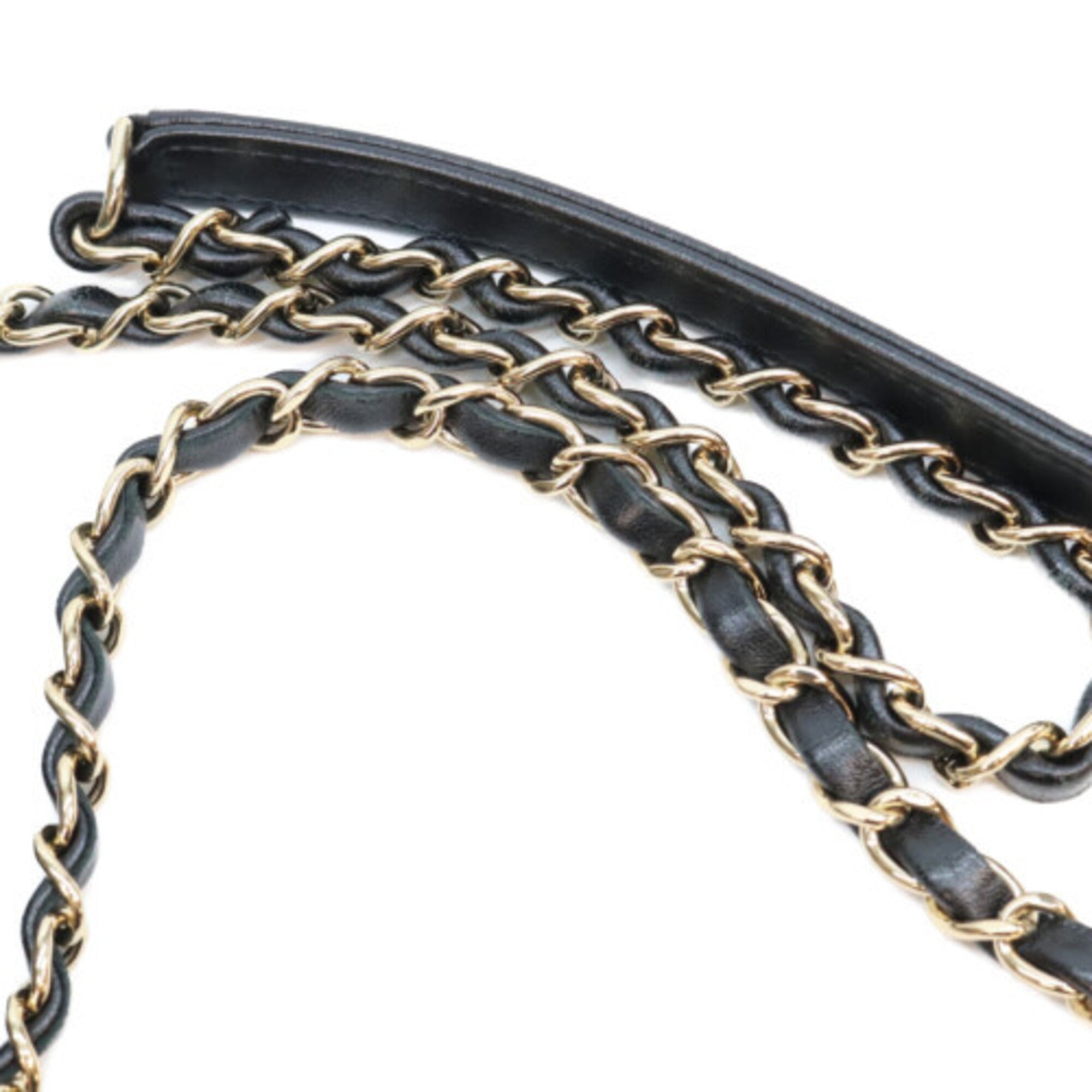 Chanel Black Leather Shoulder Bag (Pre-Owned)