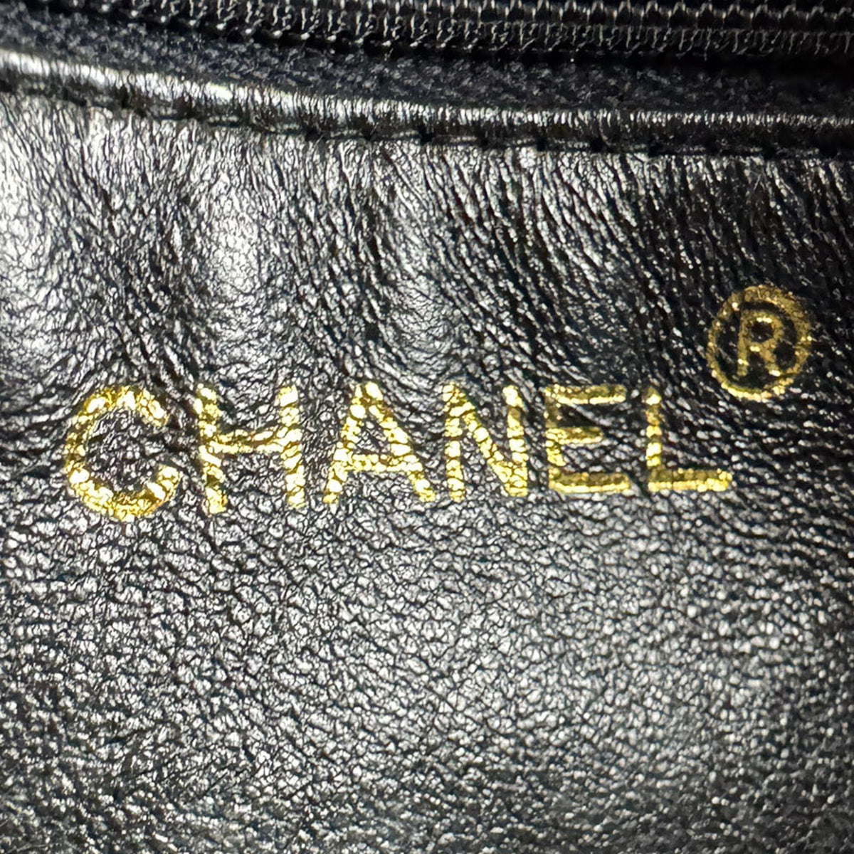 Chanel Black Leather Shoulder Bag (Pre-Owned)