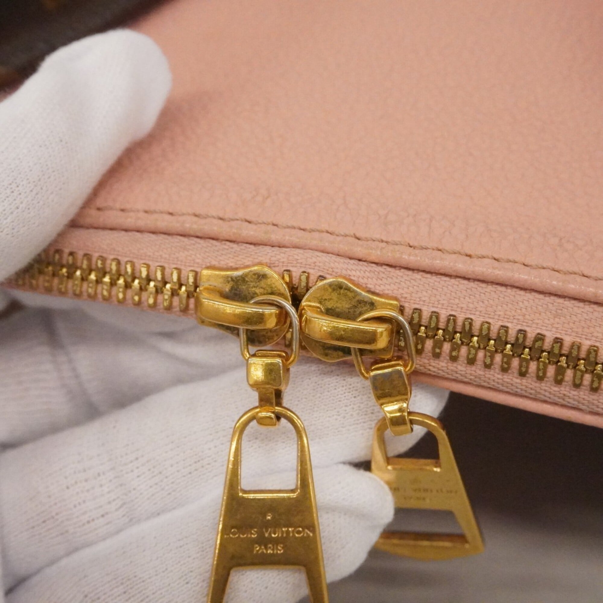 Louis Vuitton Rose Ballerine Handbag (Pre-Owned)
