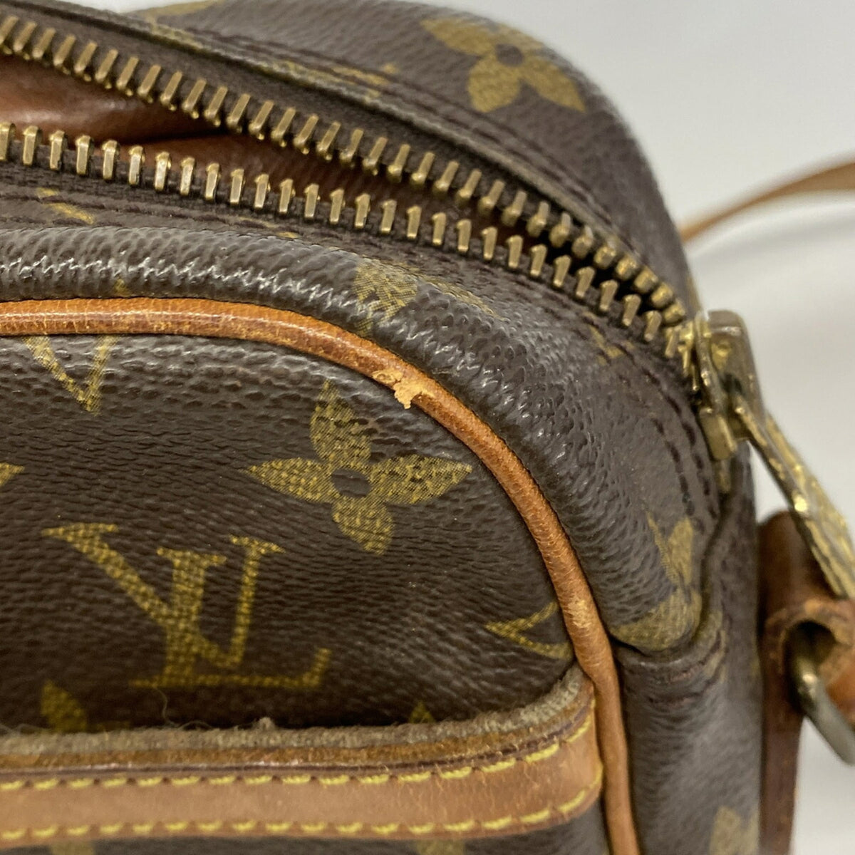 Louis Vuitton Brown Shoulder Bag (Pre-Owned)