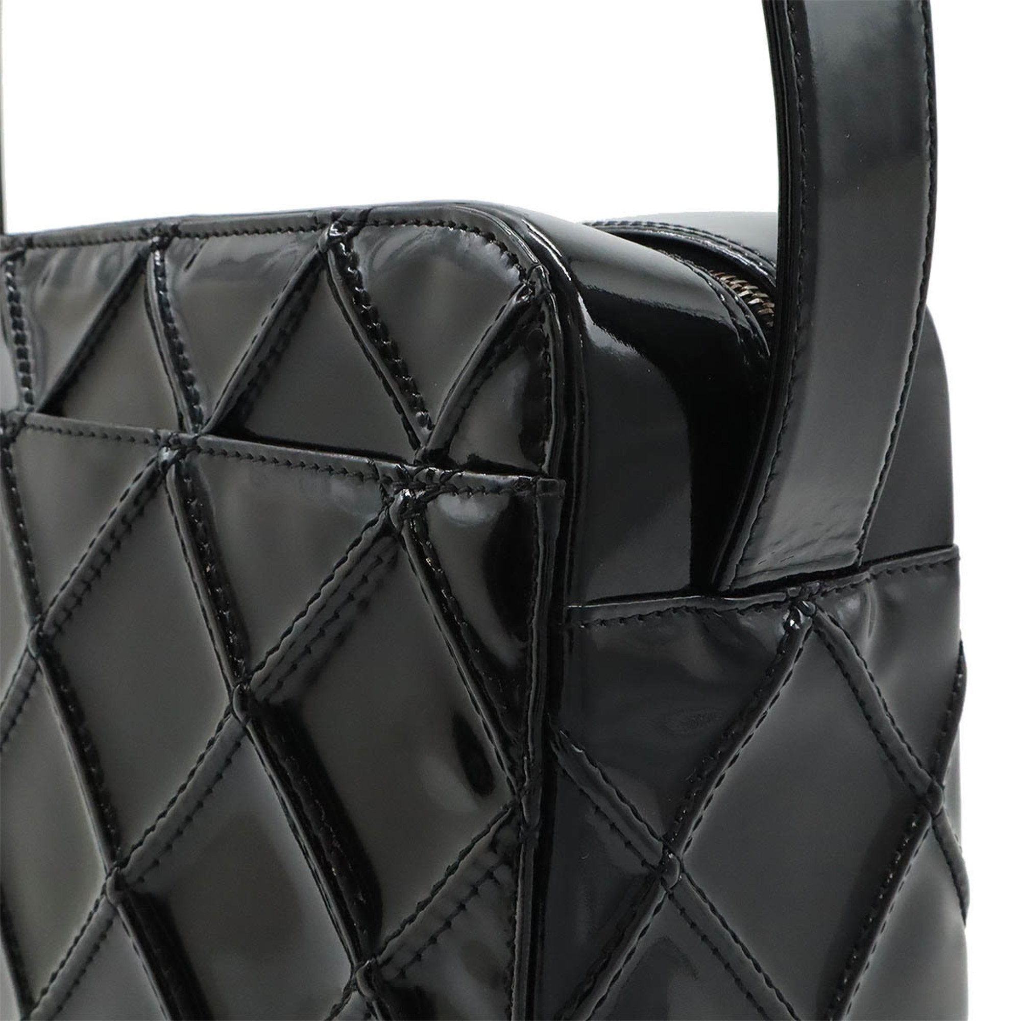 Chanel Black Leather Shoulder Bag (Pre-Owned)