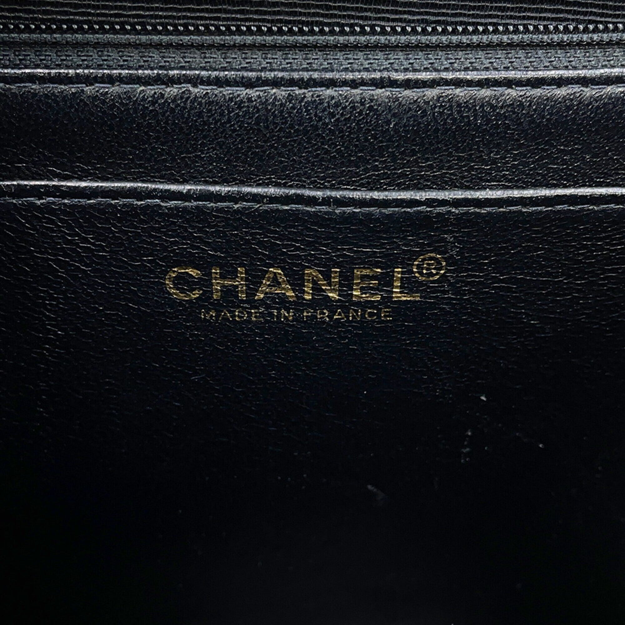 Chanel Black Grained Calfskin Handbag (Pre-Owned)