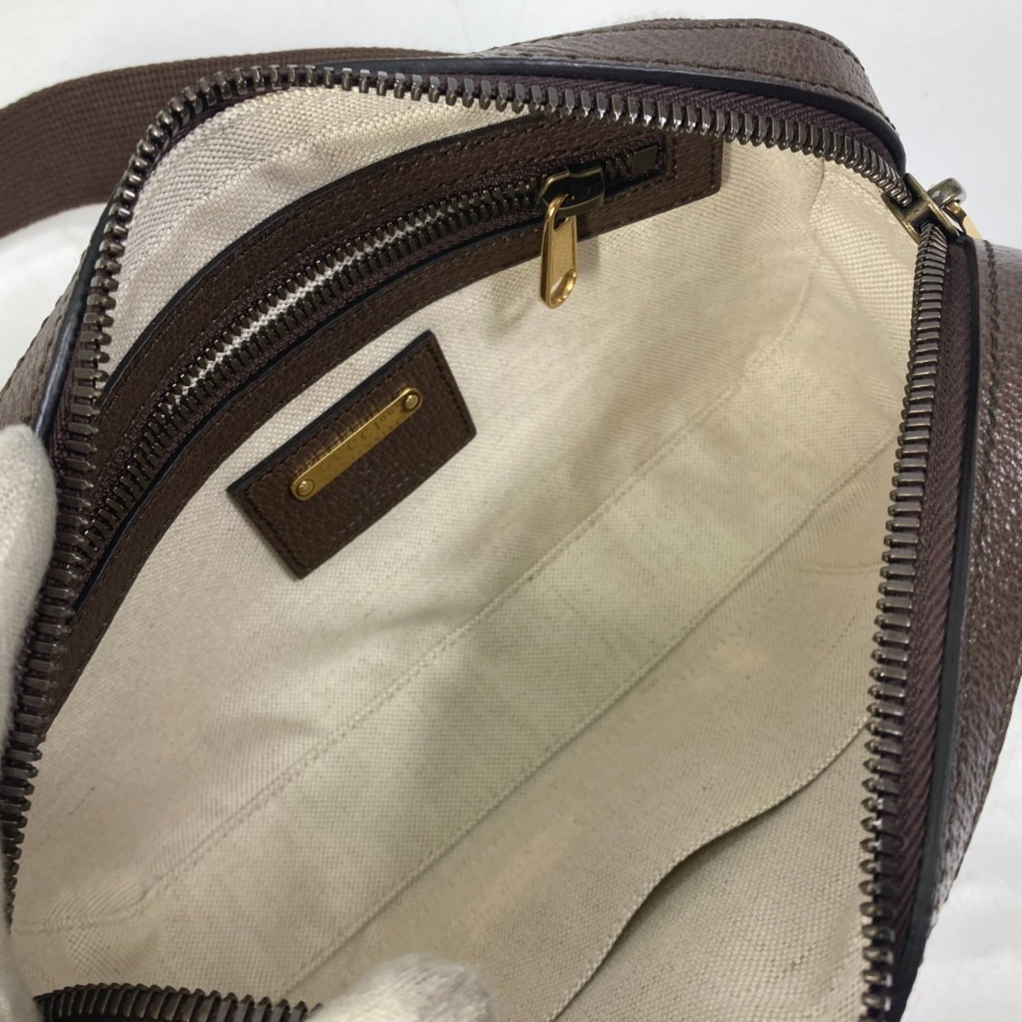 Gucci Brown Leather Fanny Pack Sling Bag (Pre-Owned)