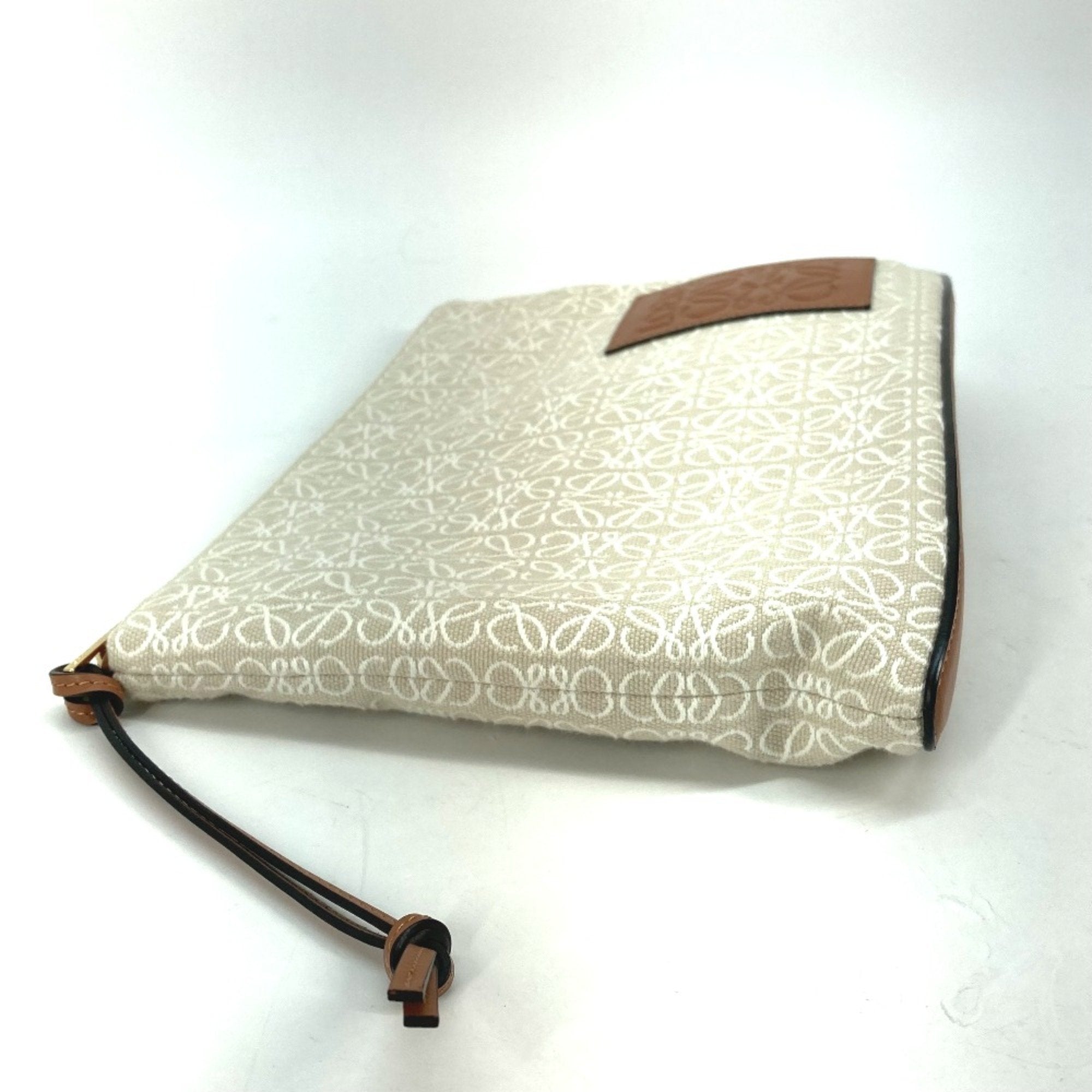 Loewe Beige Other Clutch Bag (Pre-Owned)