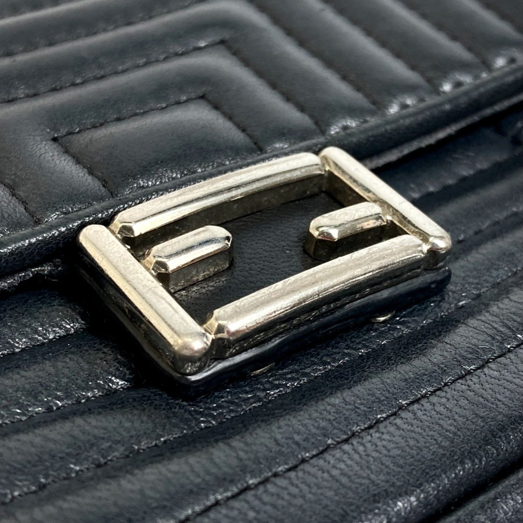 Fendi Black Leather Shoulder Bag (Pre-Owned)