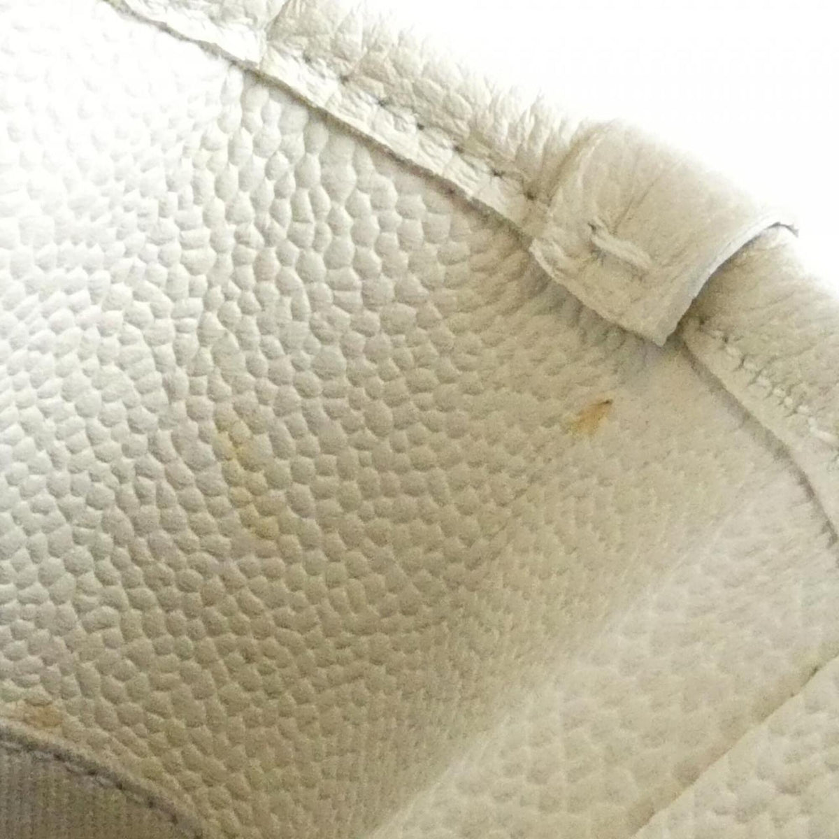 Chanel Ivory White Grained Calfskin Leather Handbag (Pre-Owned)