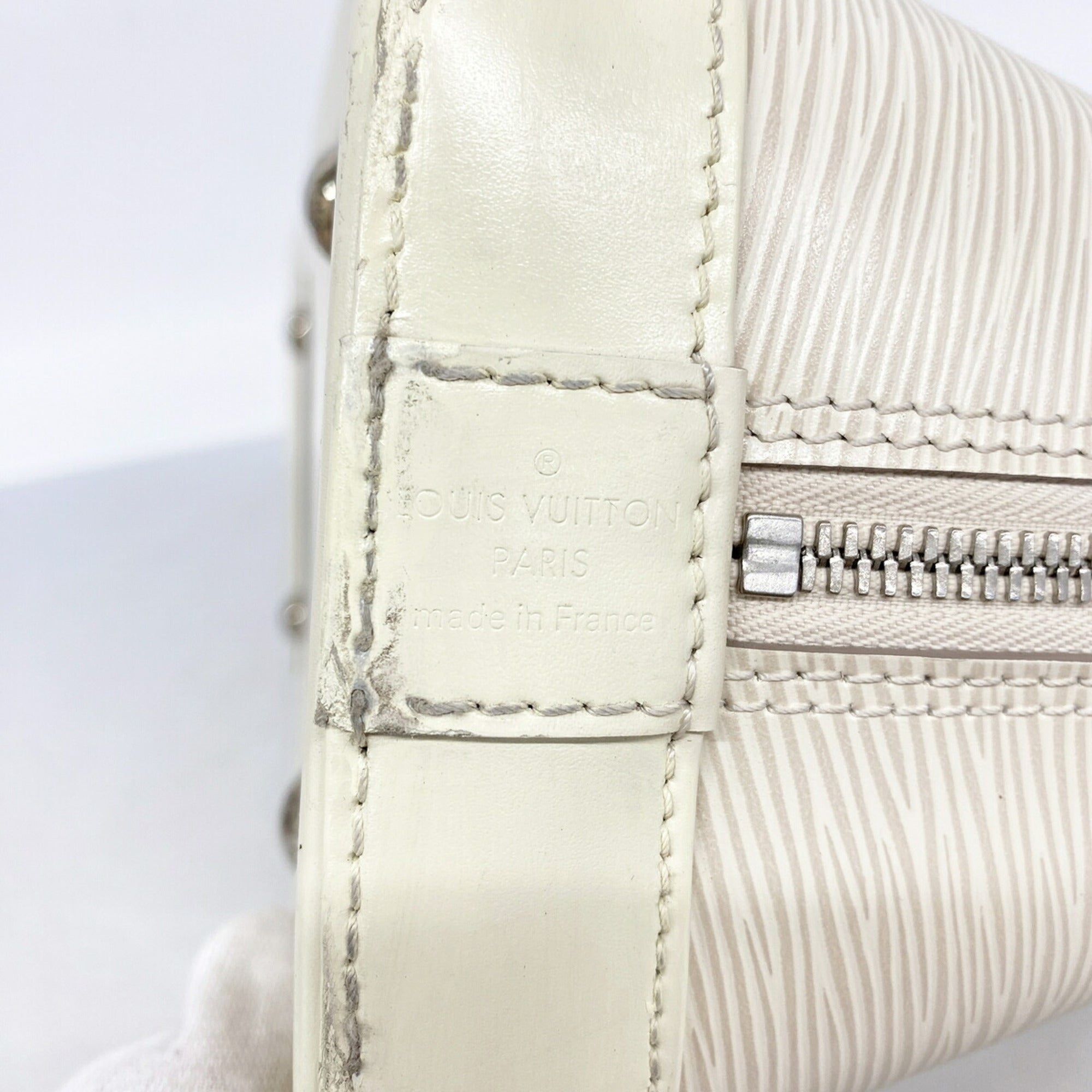 Louis Vuitton Lv Off White Handbag (Pre-Owned)