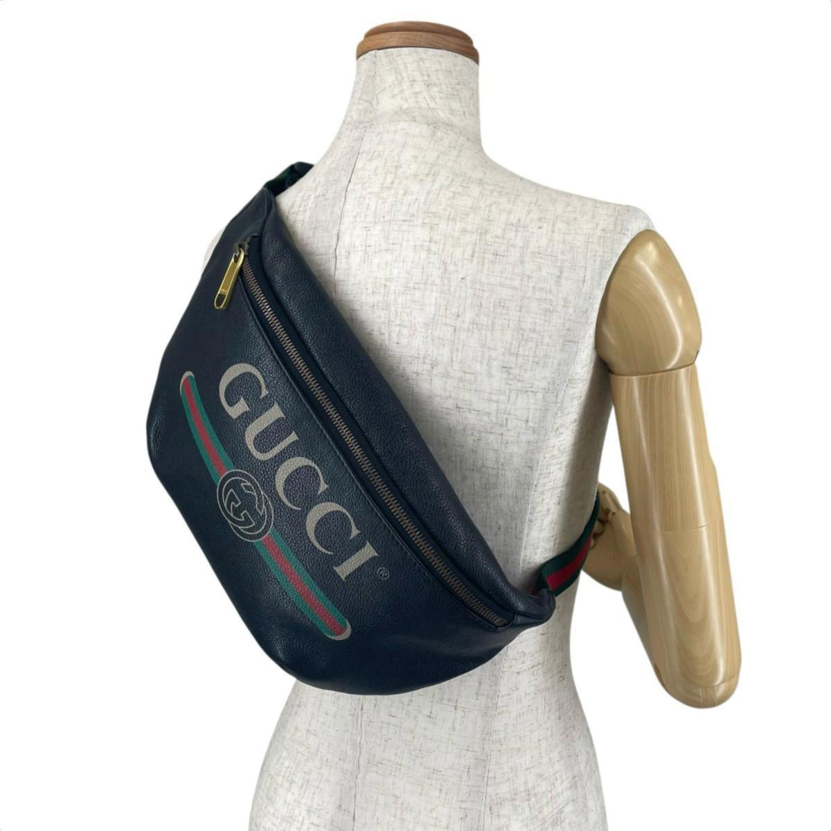 Gucci Black Leather Fanny Pack Sling Bag (Pre-Owned)
