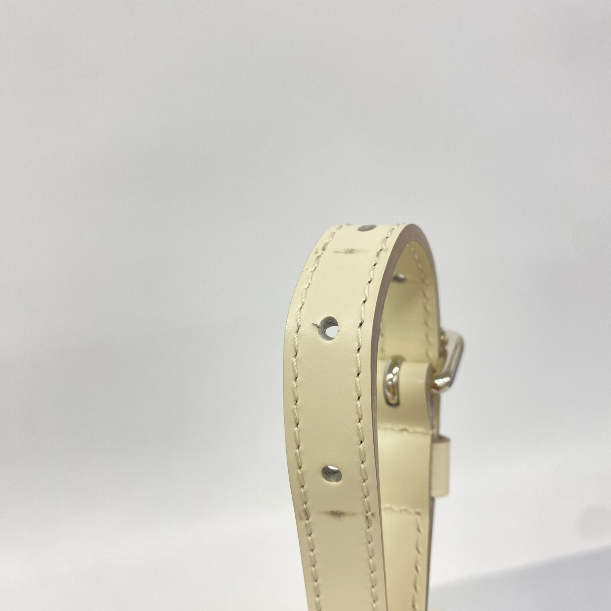 Louis Vuitton Lv Off White Handbag (Pre-Owned)
