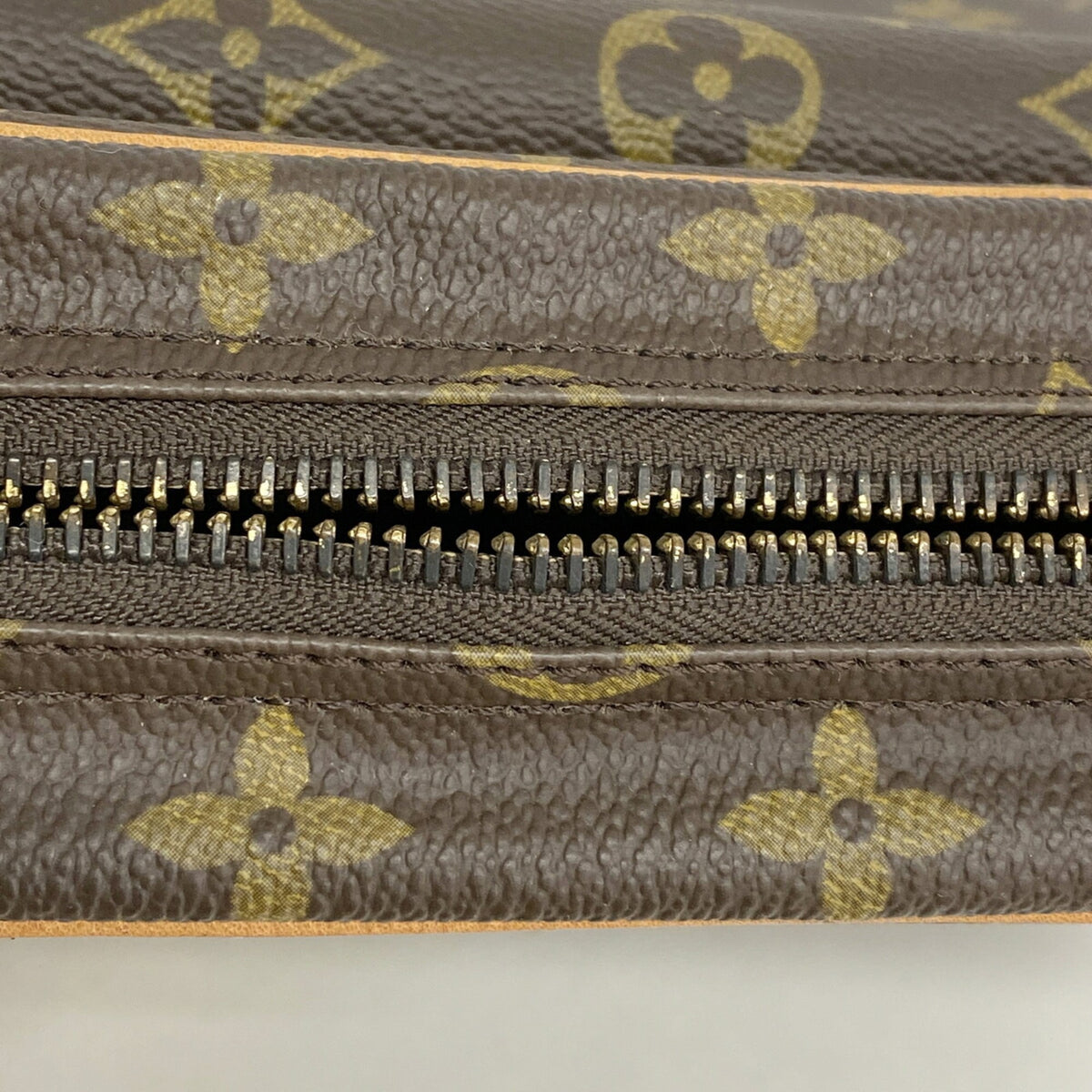 Louis Vuitton Brown Shoulder Bag (Pre-Owned)