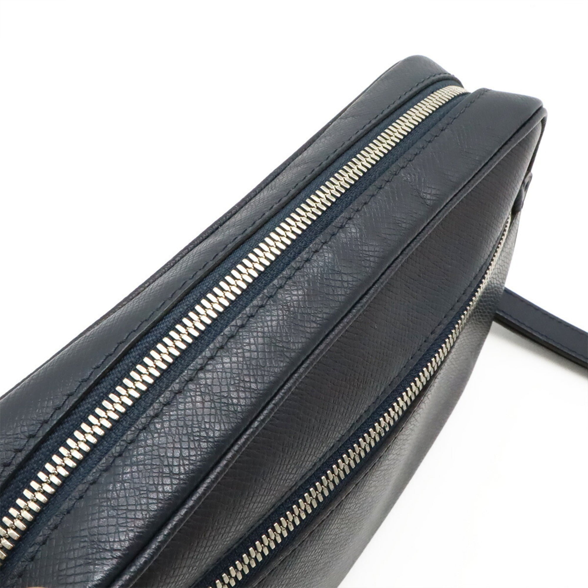 Louis Vuitton Navy Navy Blue Taiga Leather Leather Clutch Bag Handbag Pochette (Pre-Owned)