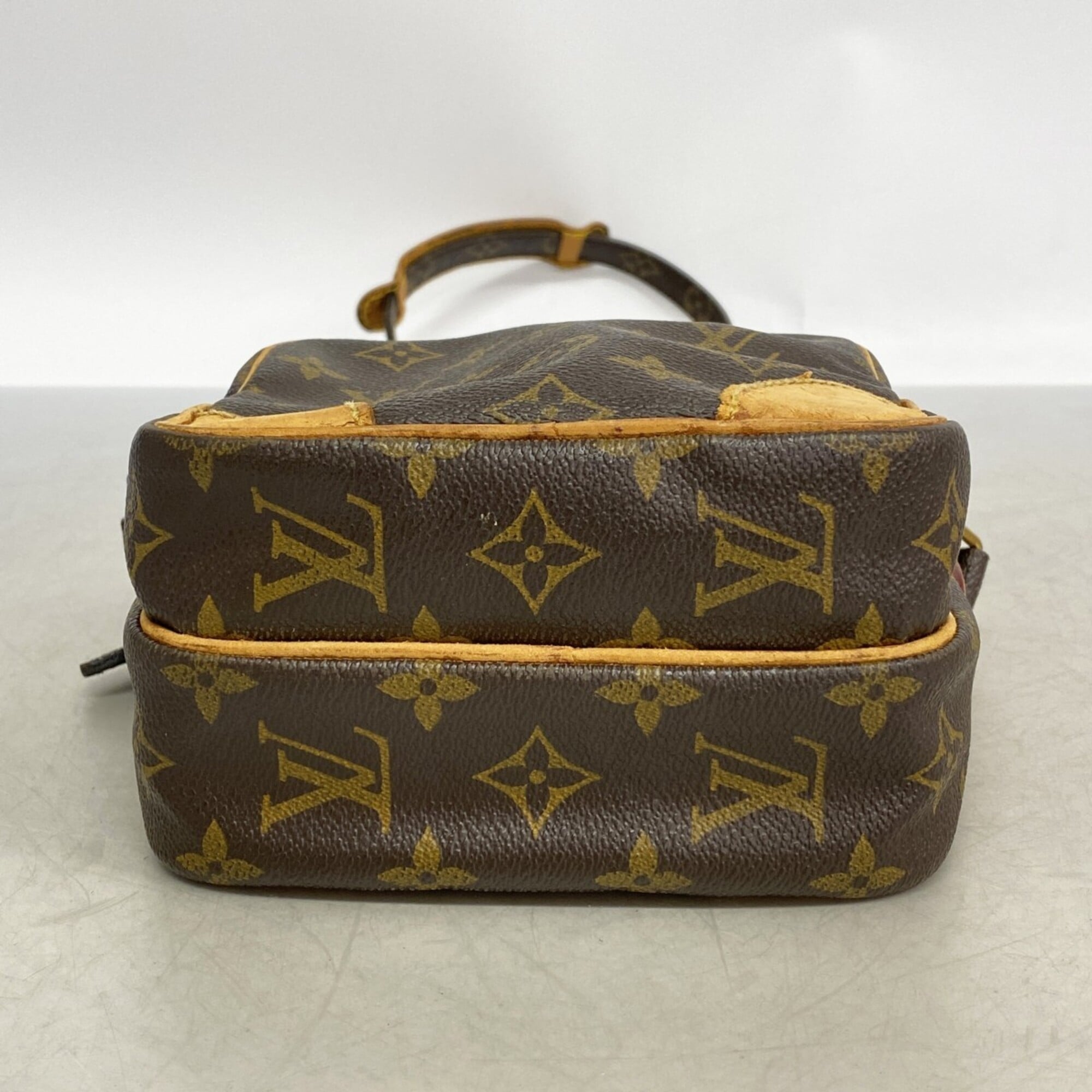 Louis Vuitton Brown Shoulder Bag (Pre-Owned)