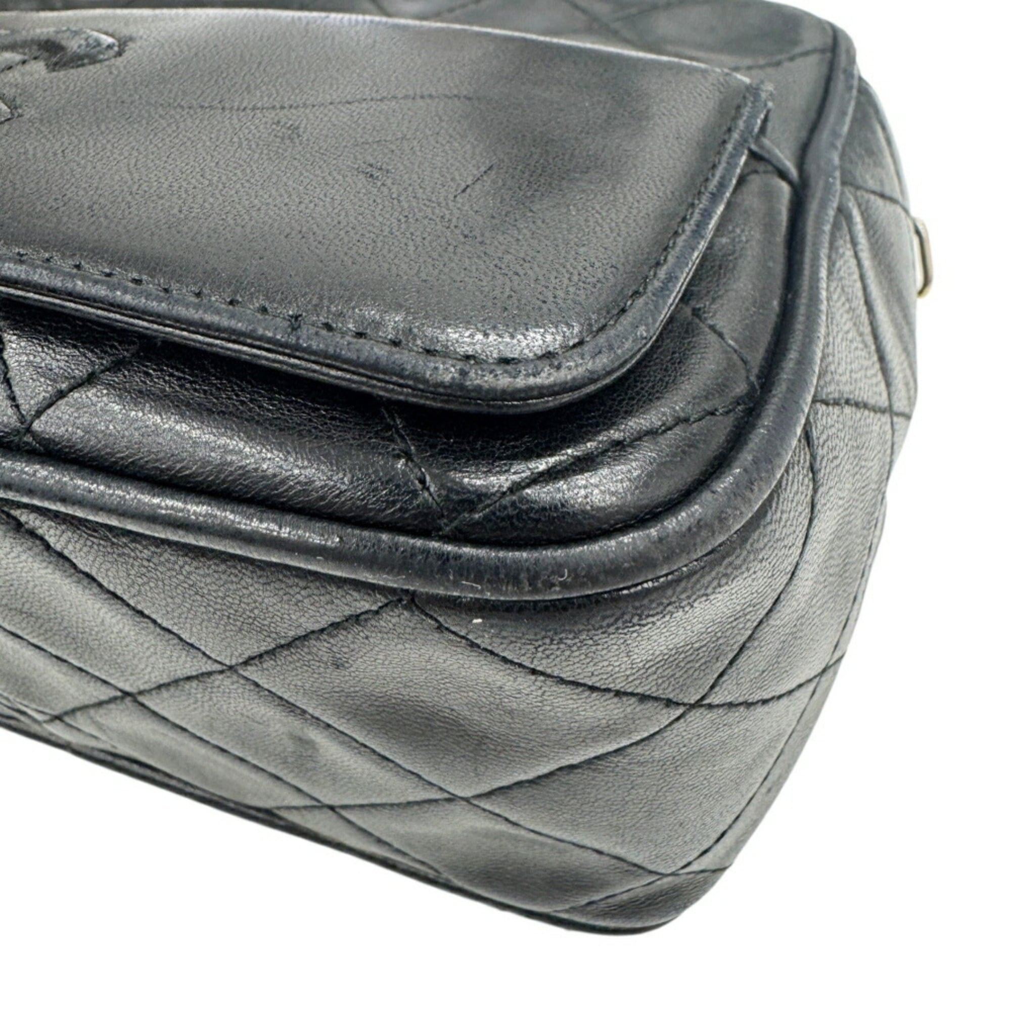 Chanel Black Leather Shoulder Bag (Pre-Owned)