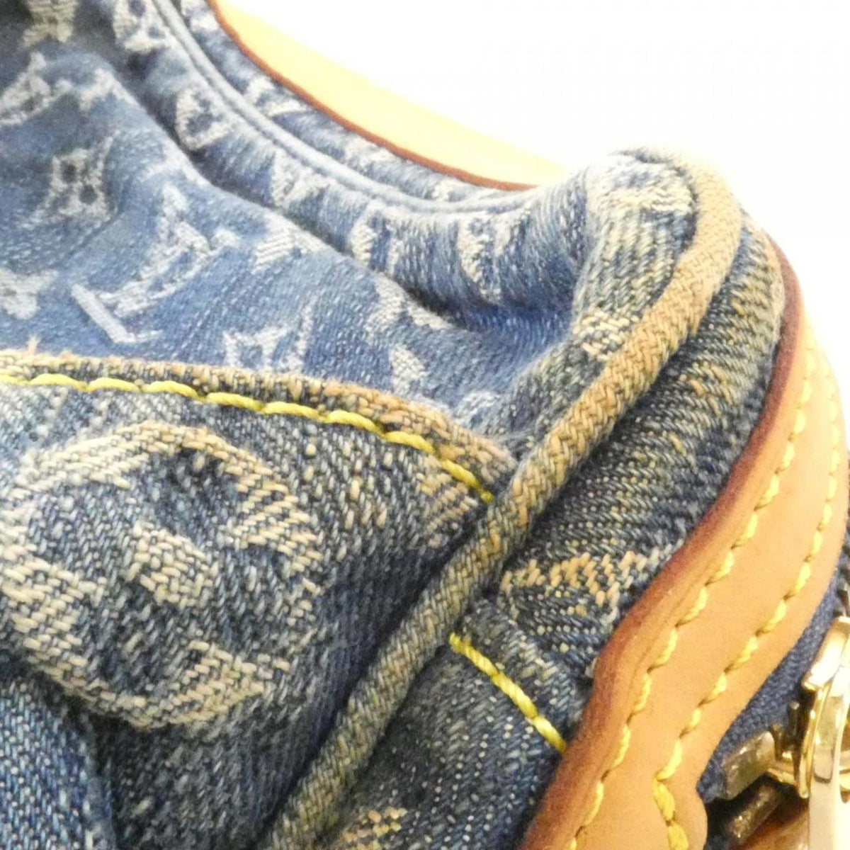 Louis Vuitton Blue Denim Shoulder Bag (Pre-Owned)