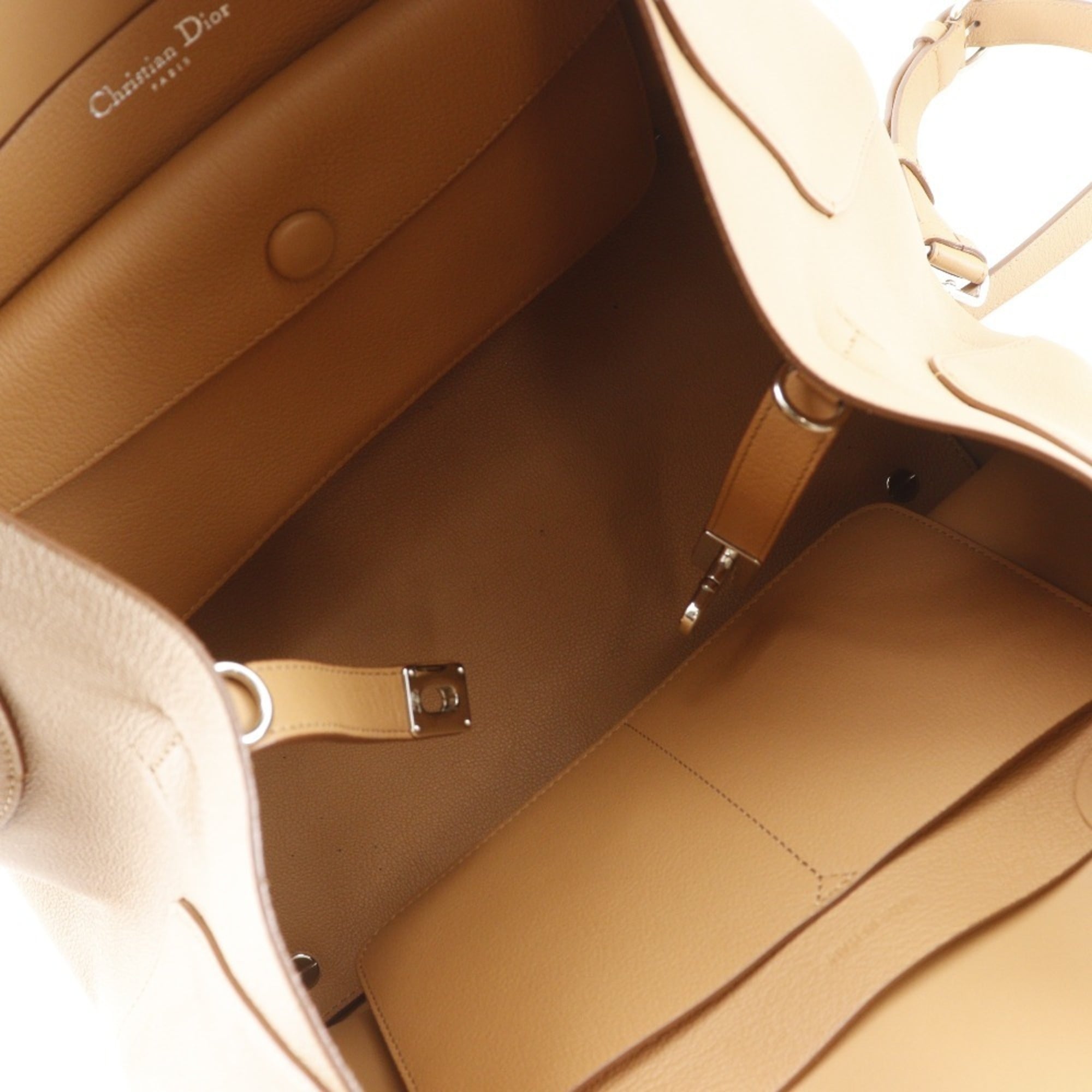 Christian Dior Beige Leather Handbag (Pre-Owned)